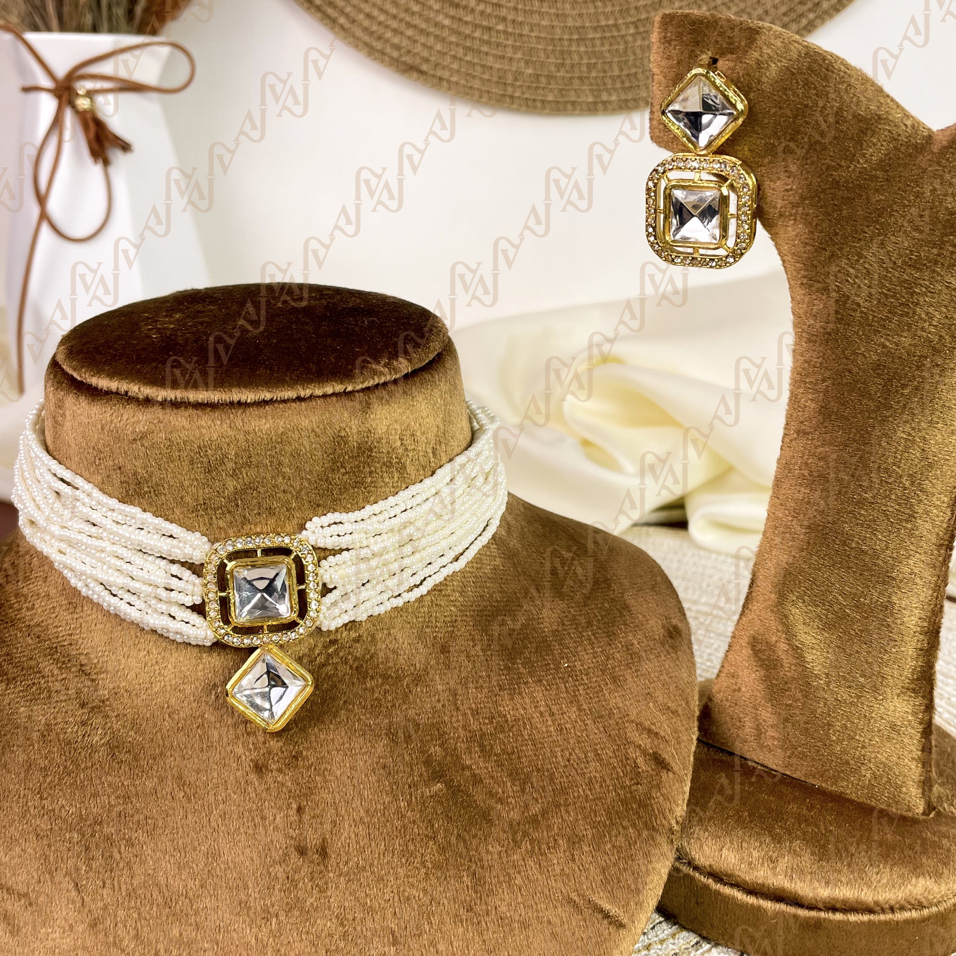 Naqsh Pearl Kundan Choker