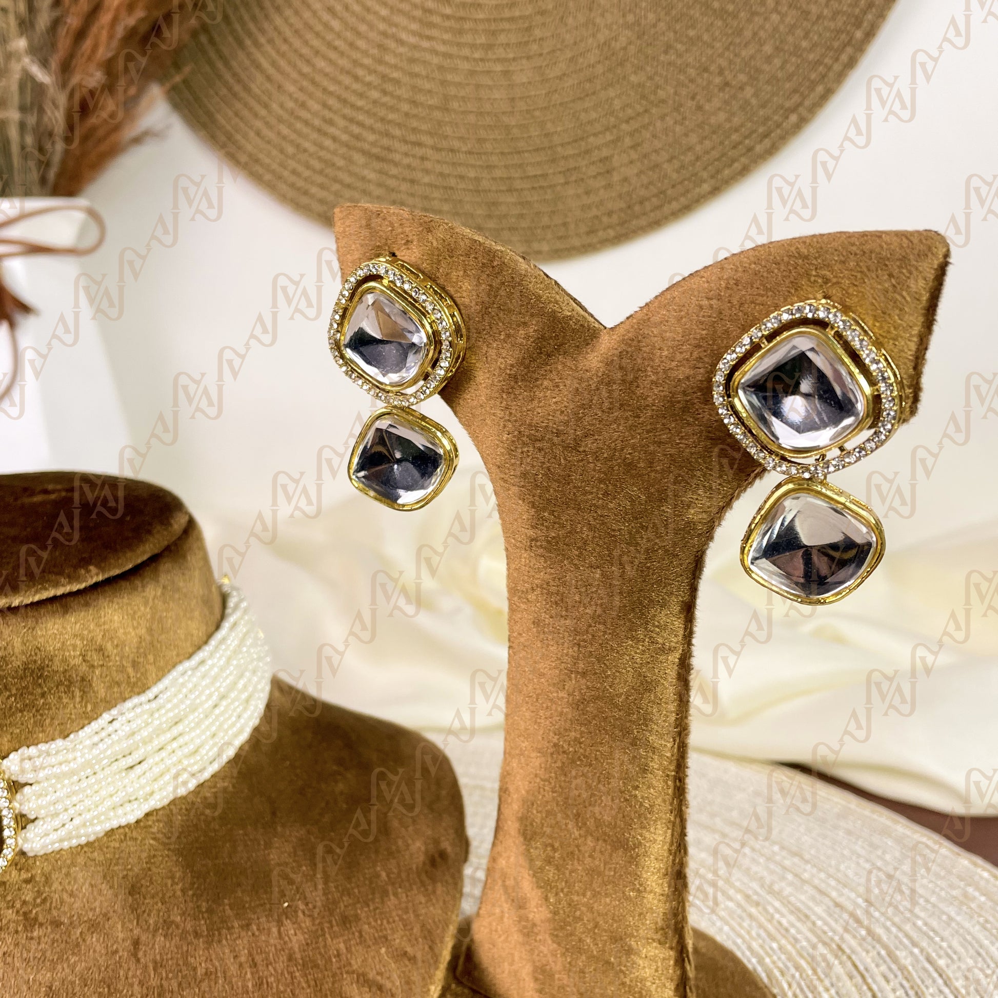 Saibaan Pearl Kundan Choker