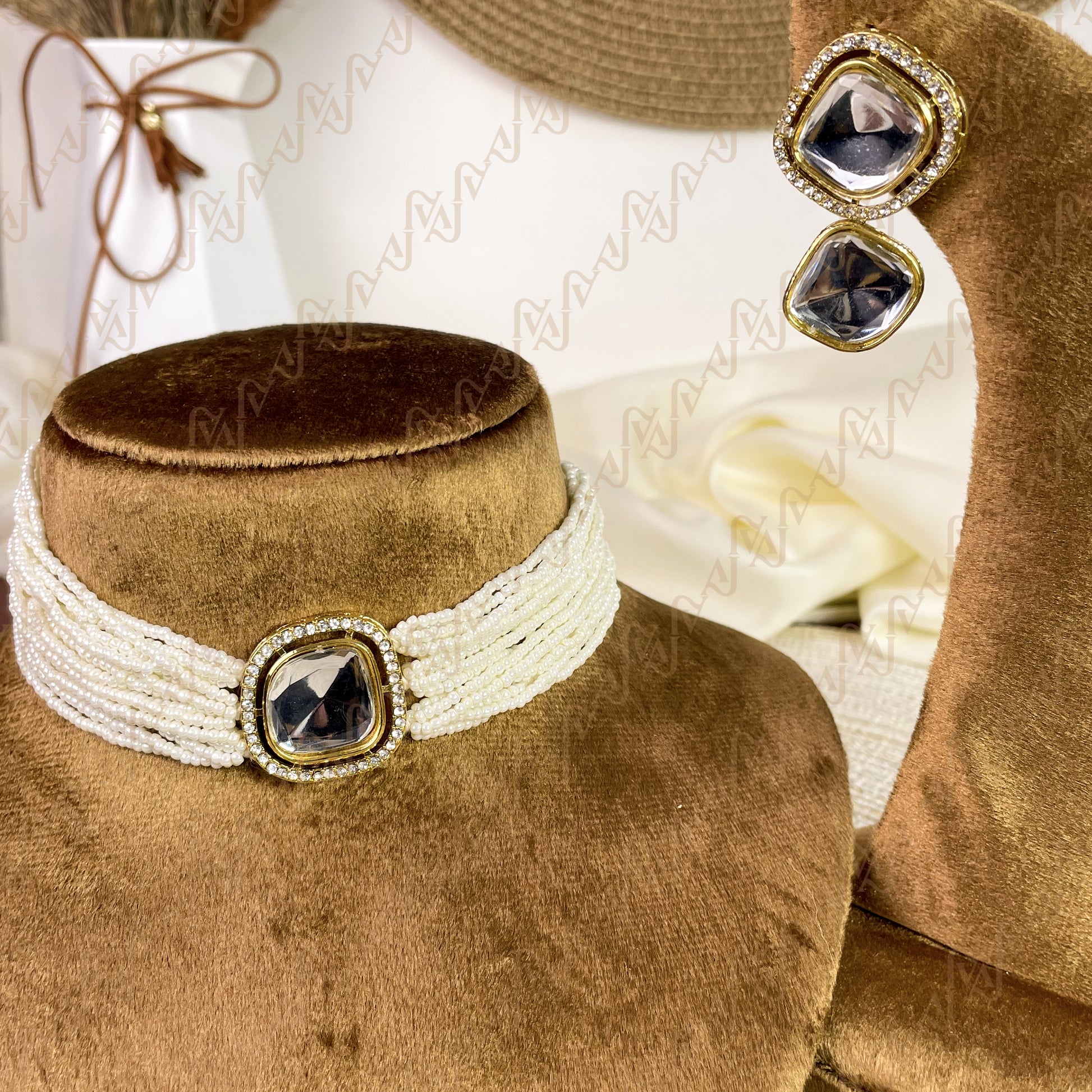 Saibaan Pearl Kundan Choker