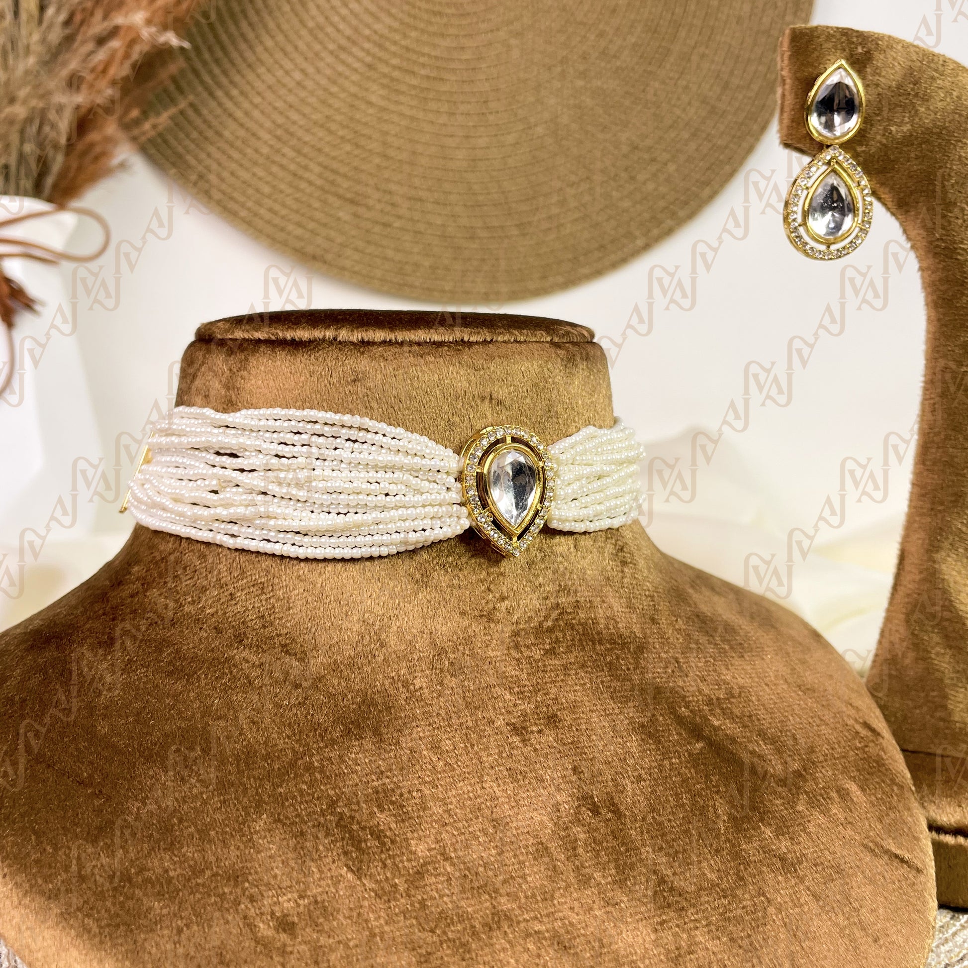 Rangrez Pearl Kundan Choker