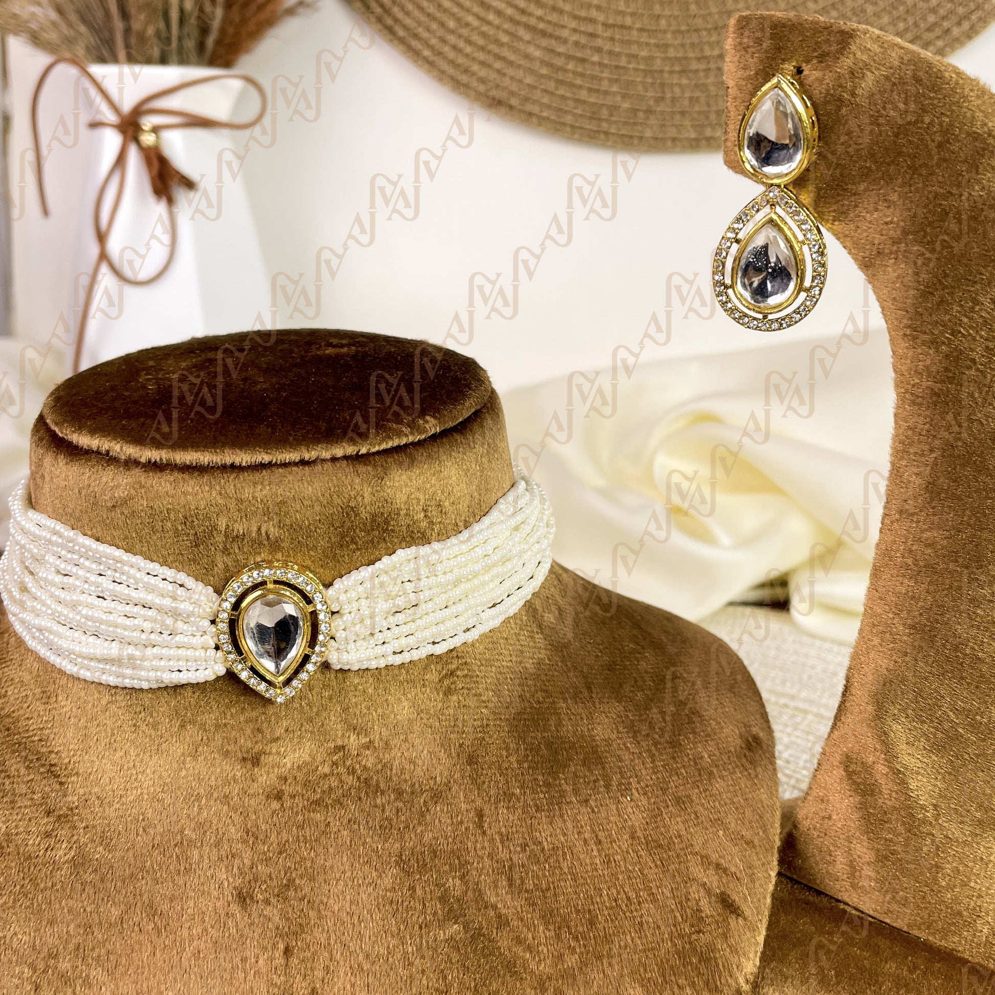 Rangrez Pearl Kundan Choker