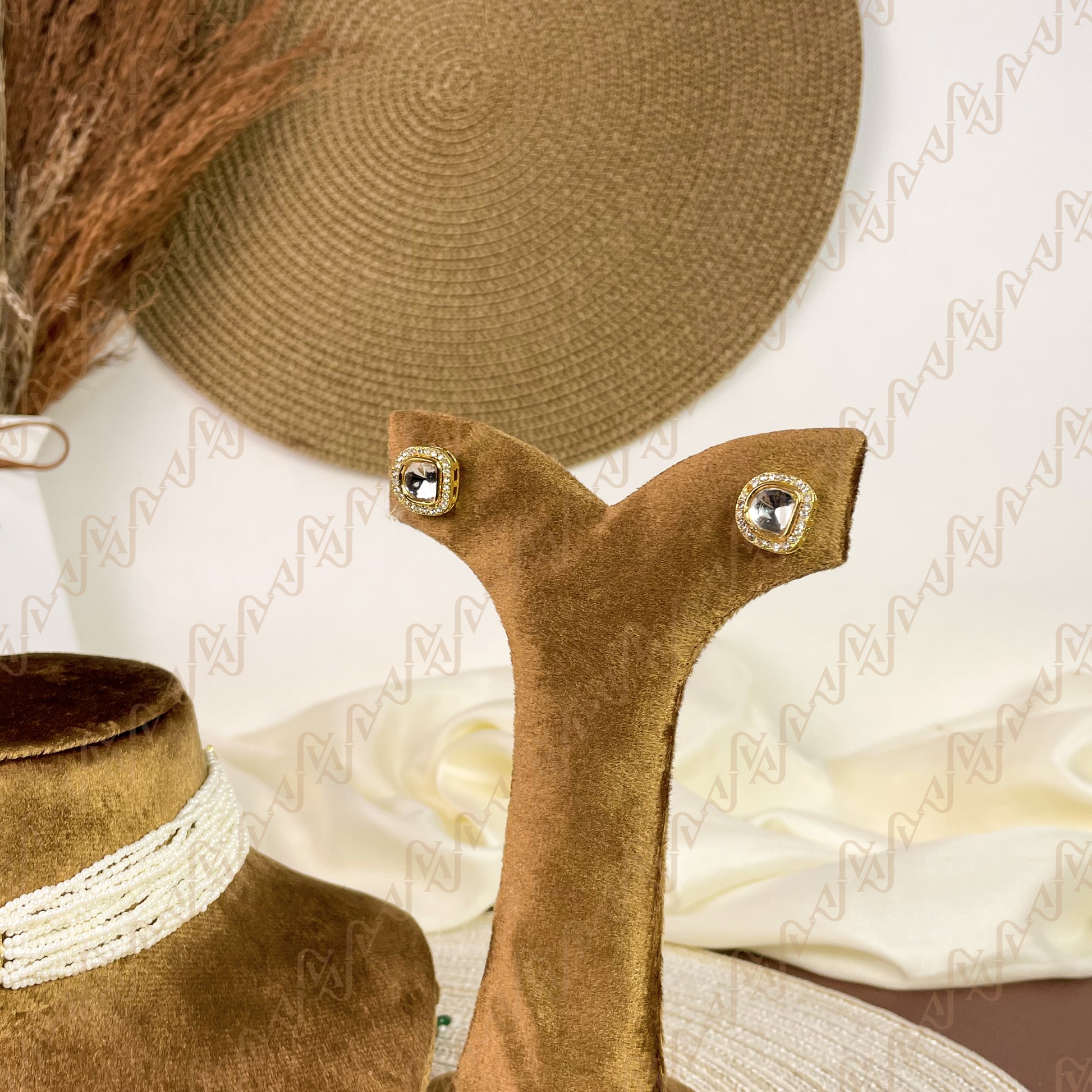 Shimmer Pearl Kundan Choker