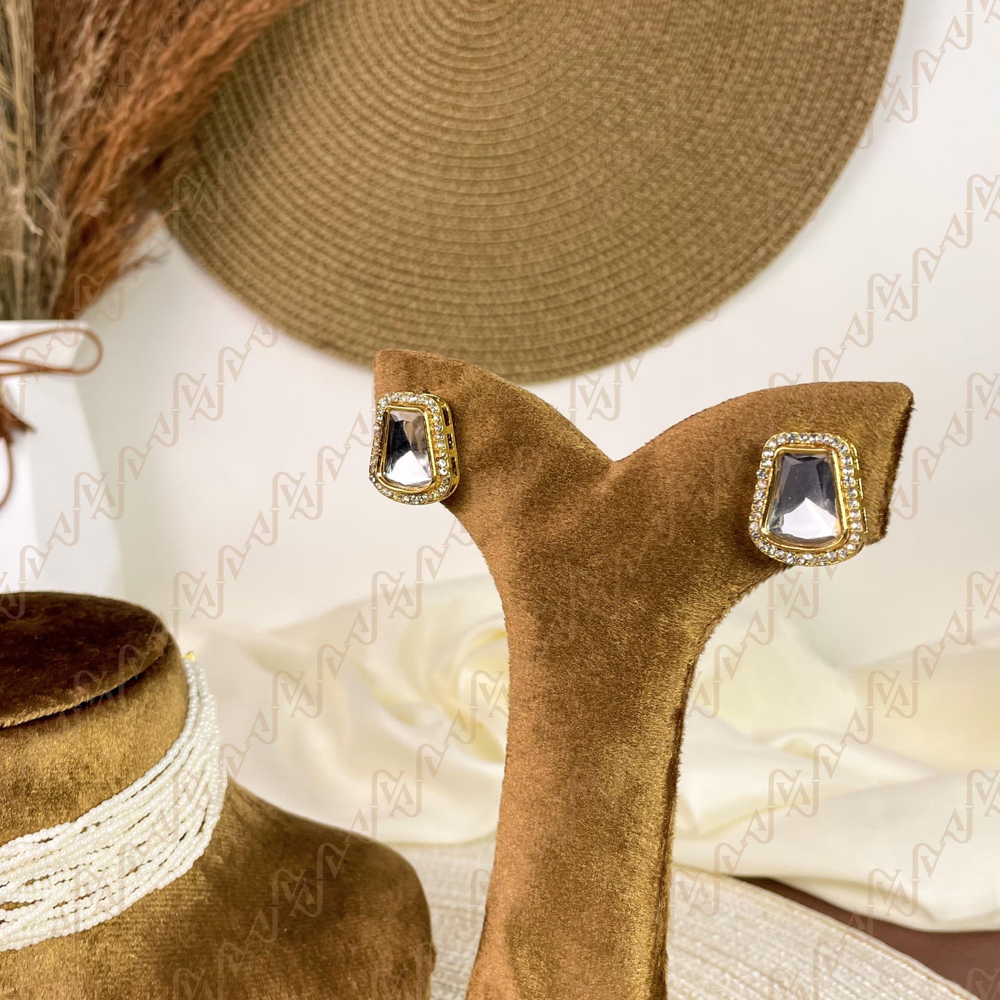 Crown Pearl Kundan Choker