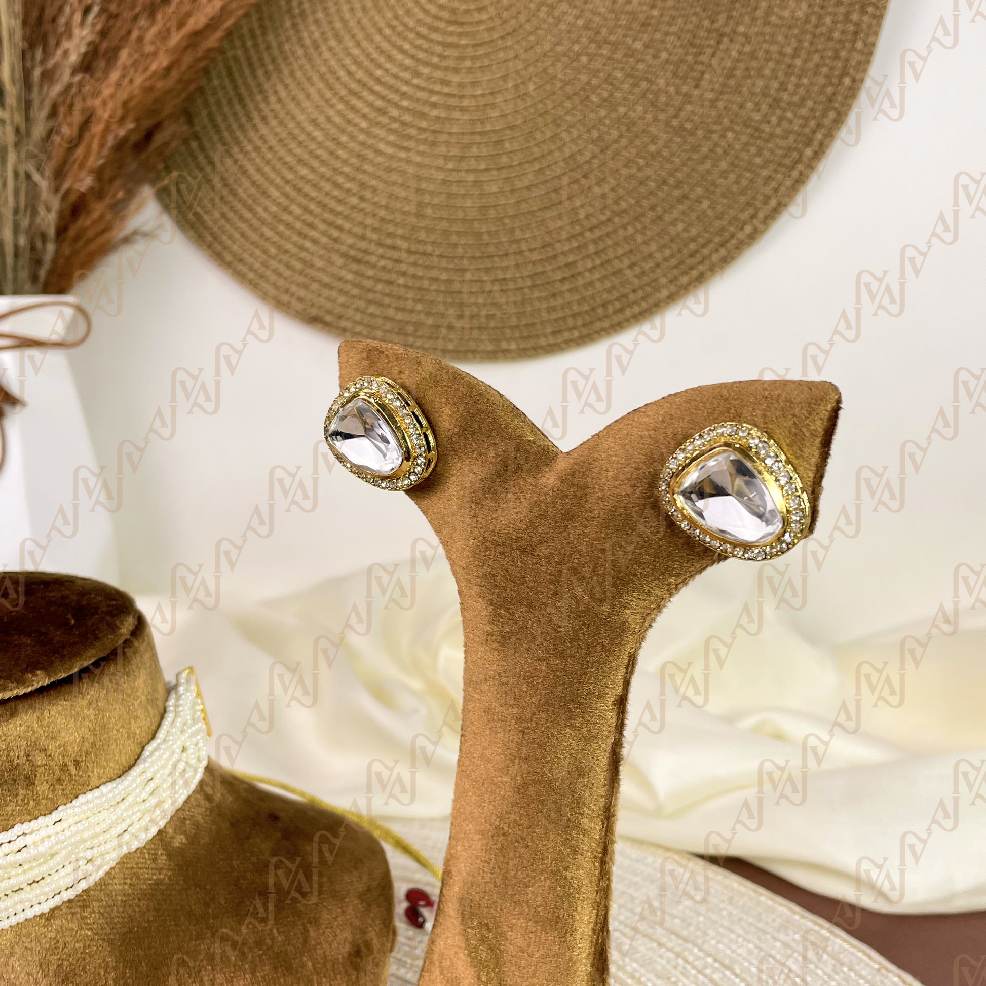 Shine Pearl Kundan Choker