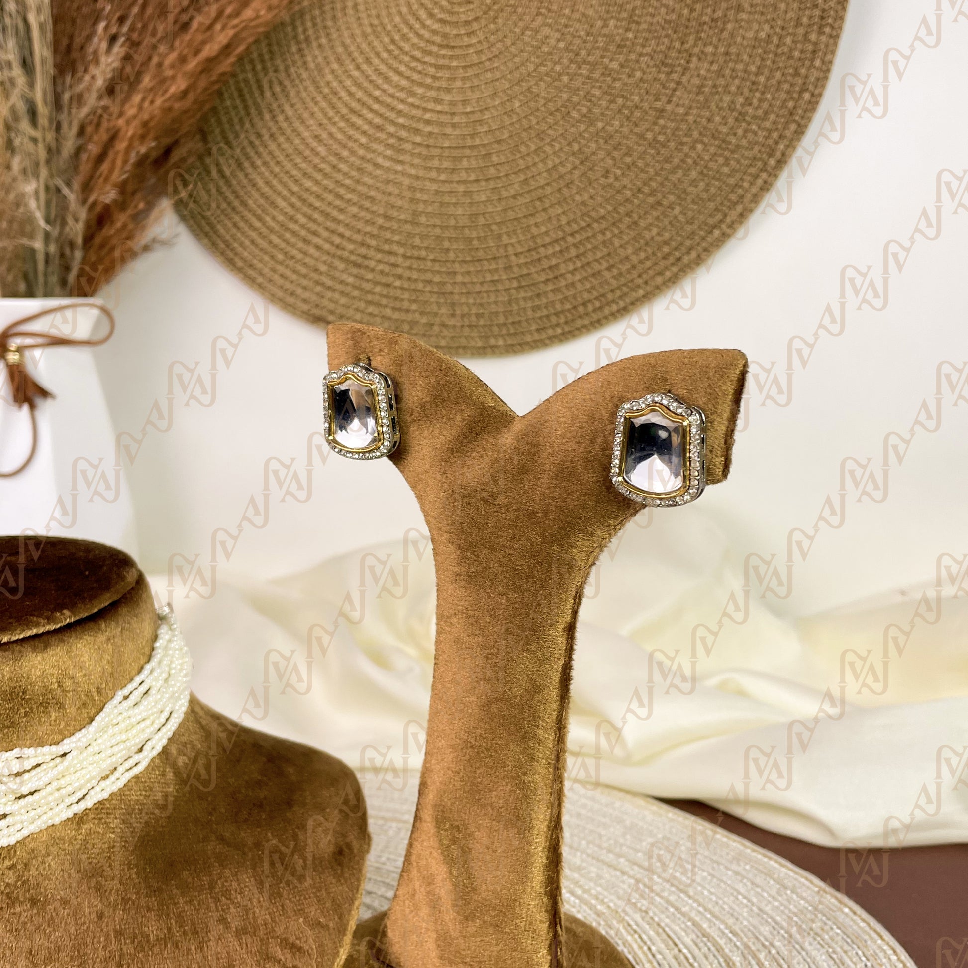 Golden Pearl Kundan Choker