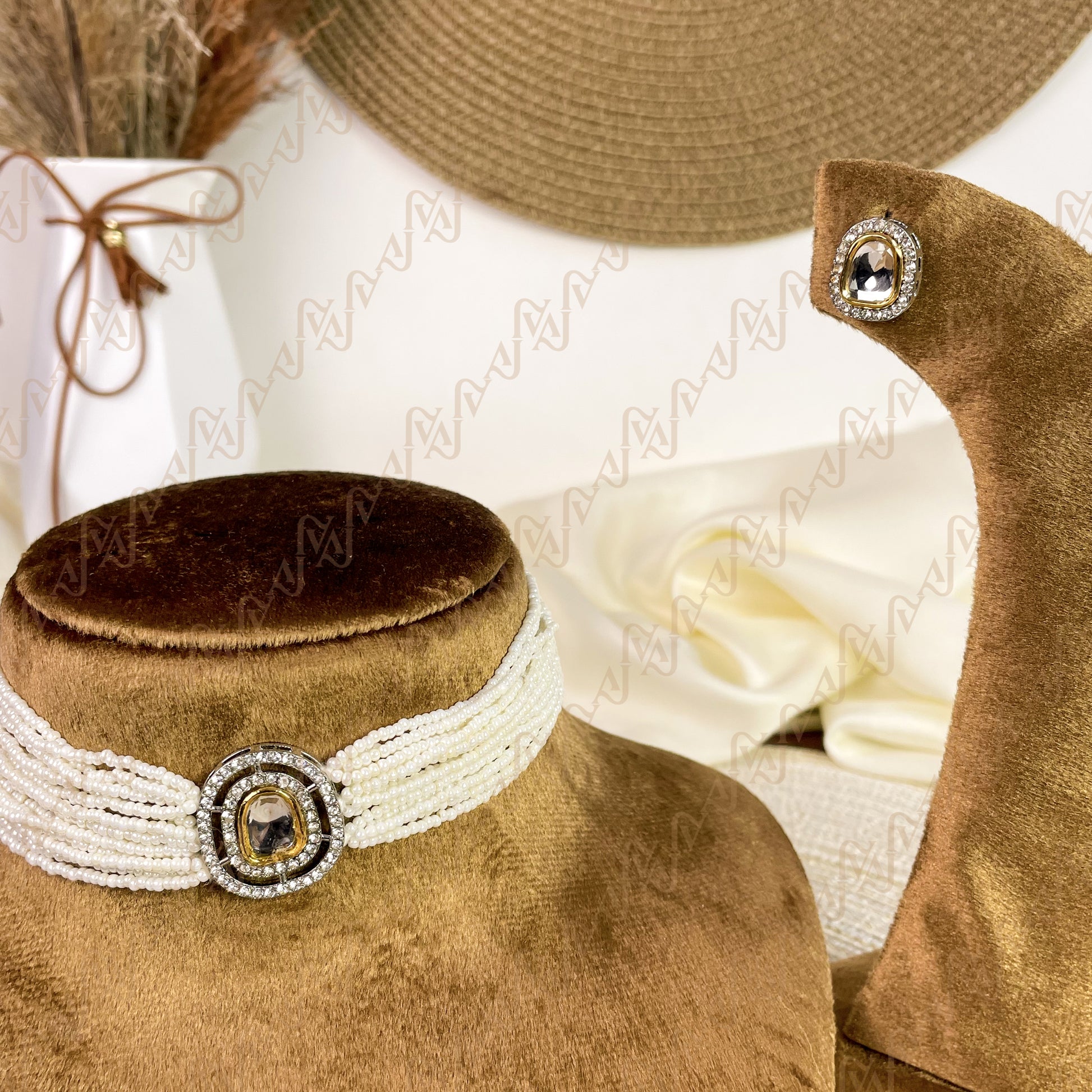 Elite Pearl Kundan Choker