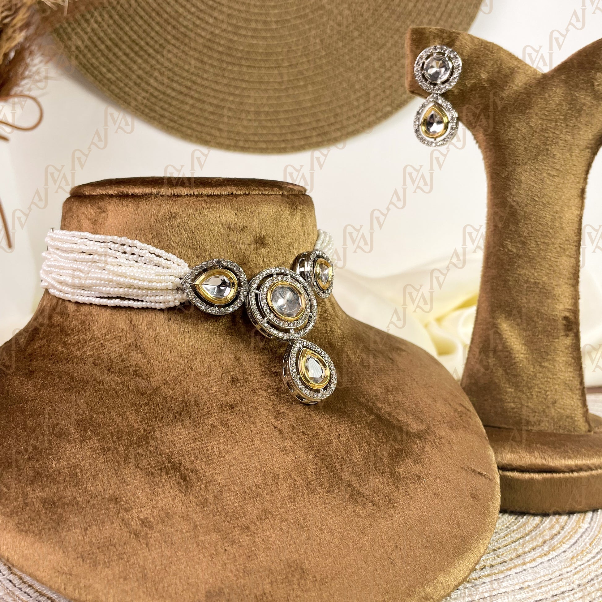 Zari Charm Kundan Choker