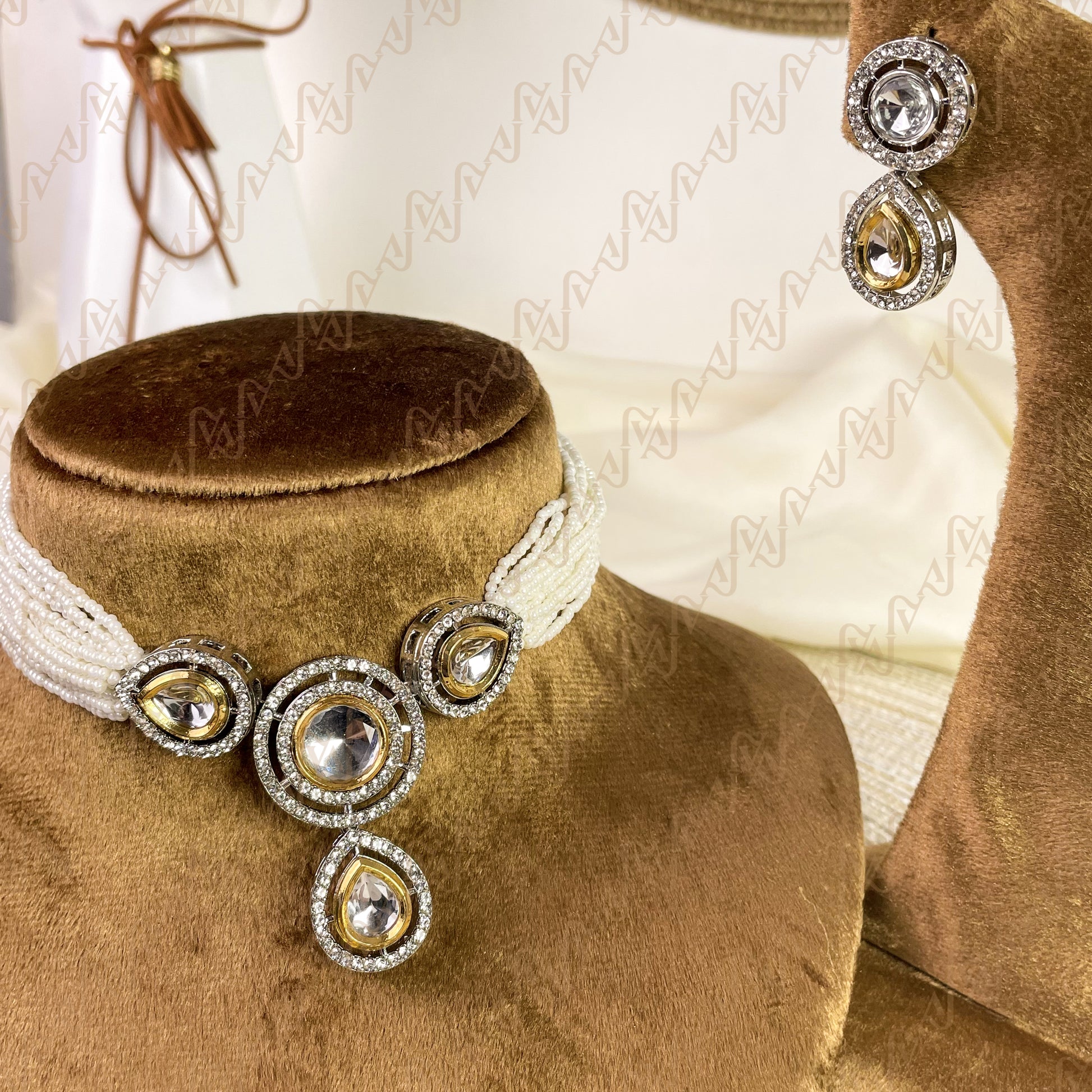 Zari Charm Kundan Choker