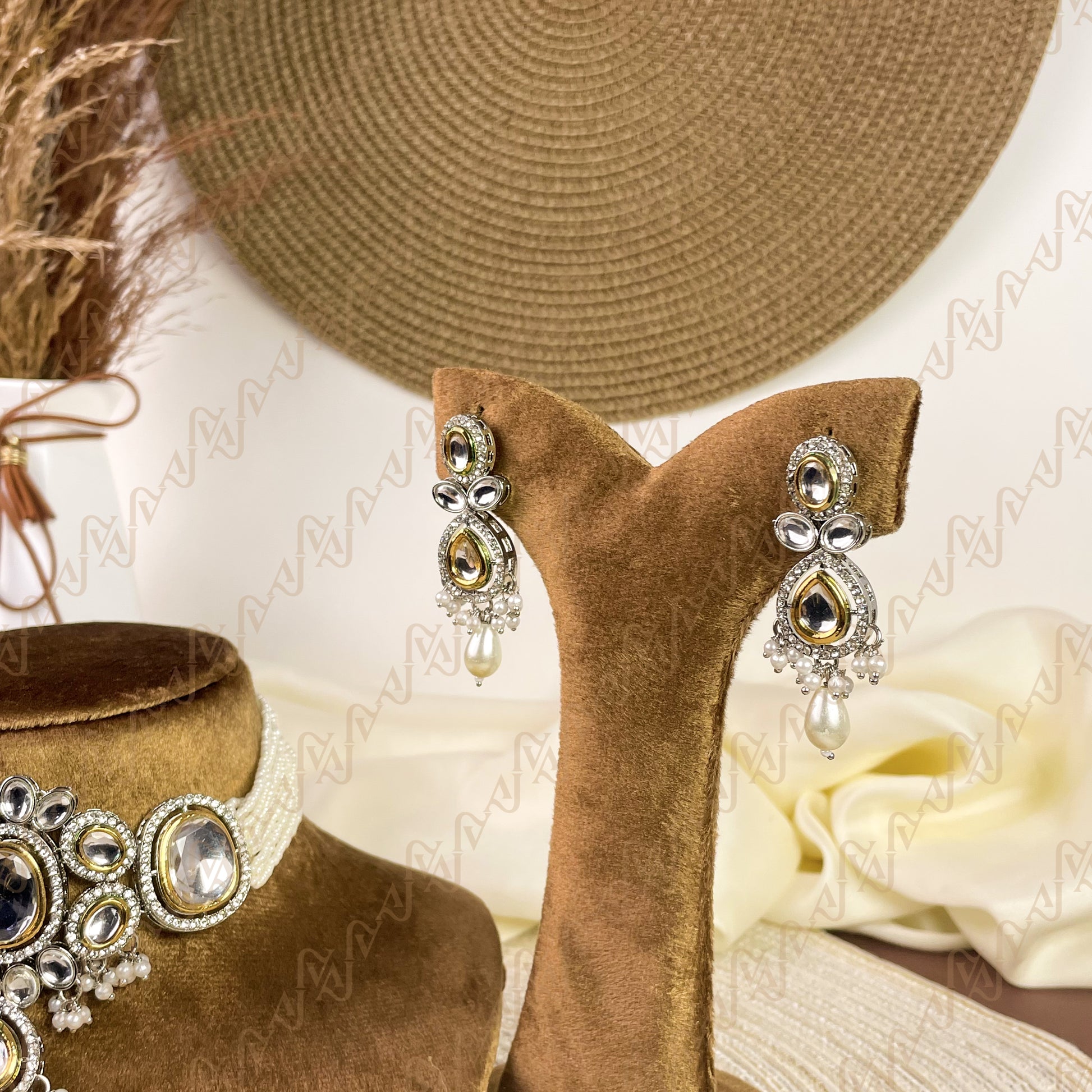 Vintage Charm Kundan Choker