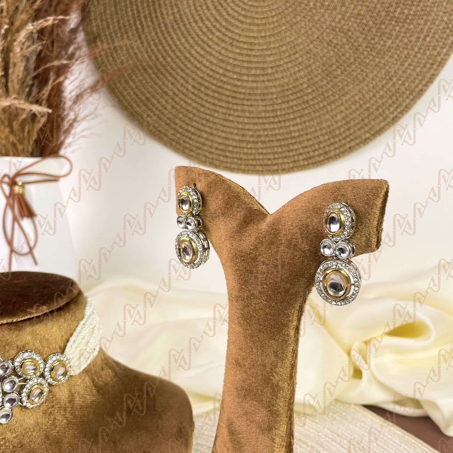 Nova Kundan Choker