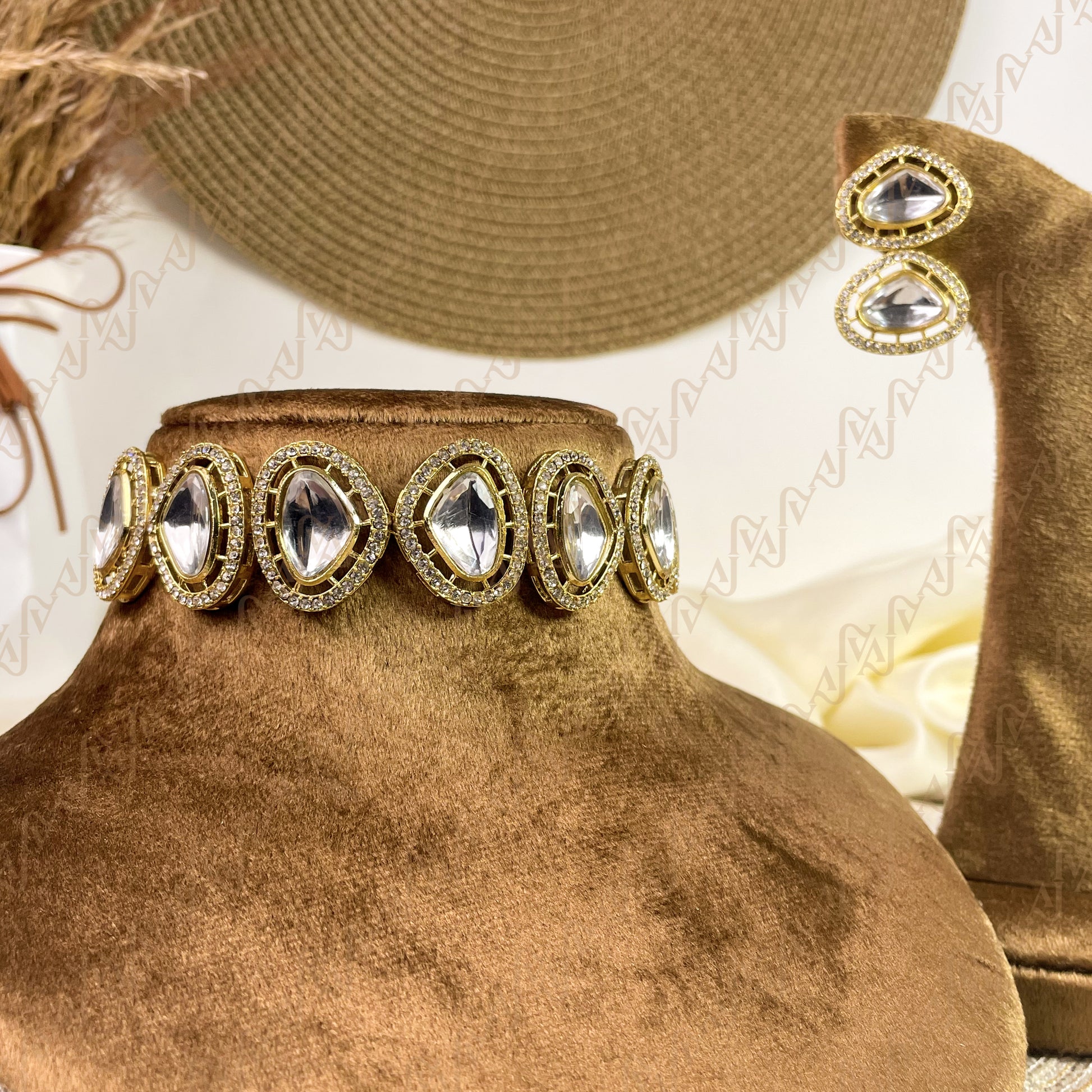 Aabroo Charm Kundan Choker