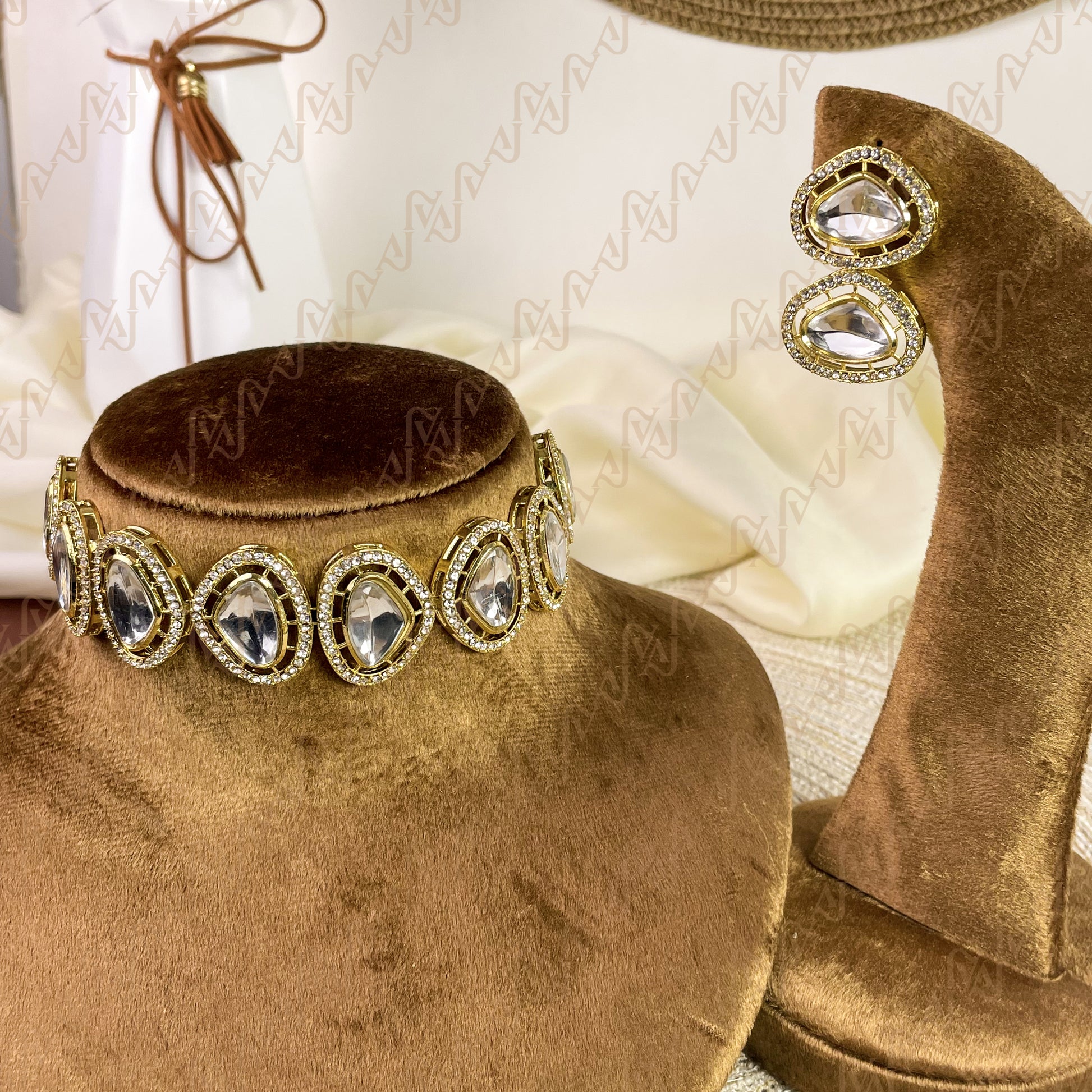 Aabroo Charm Kundan Choker