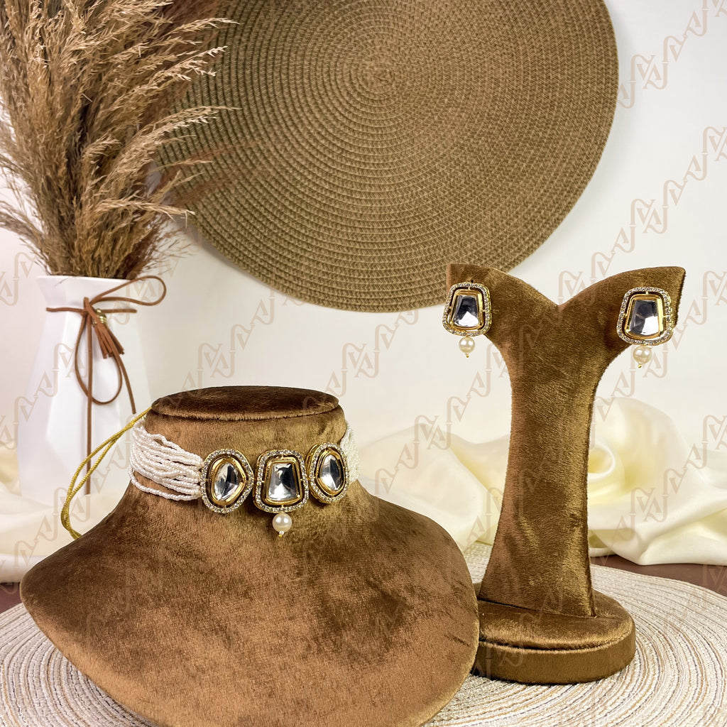 Velour Shine Kudan Choker