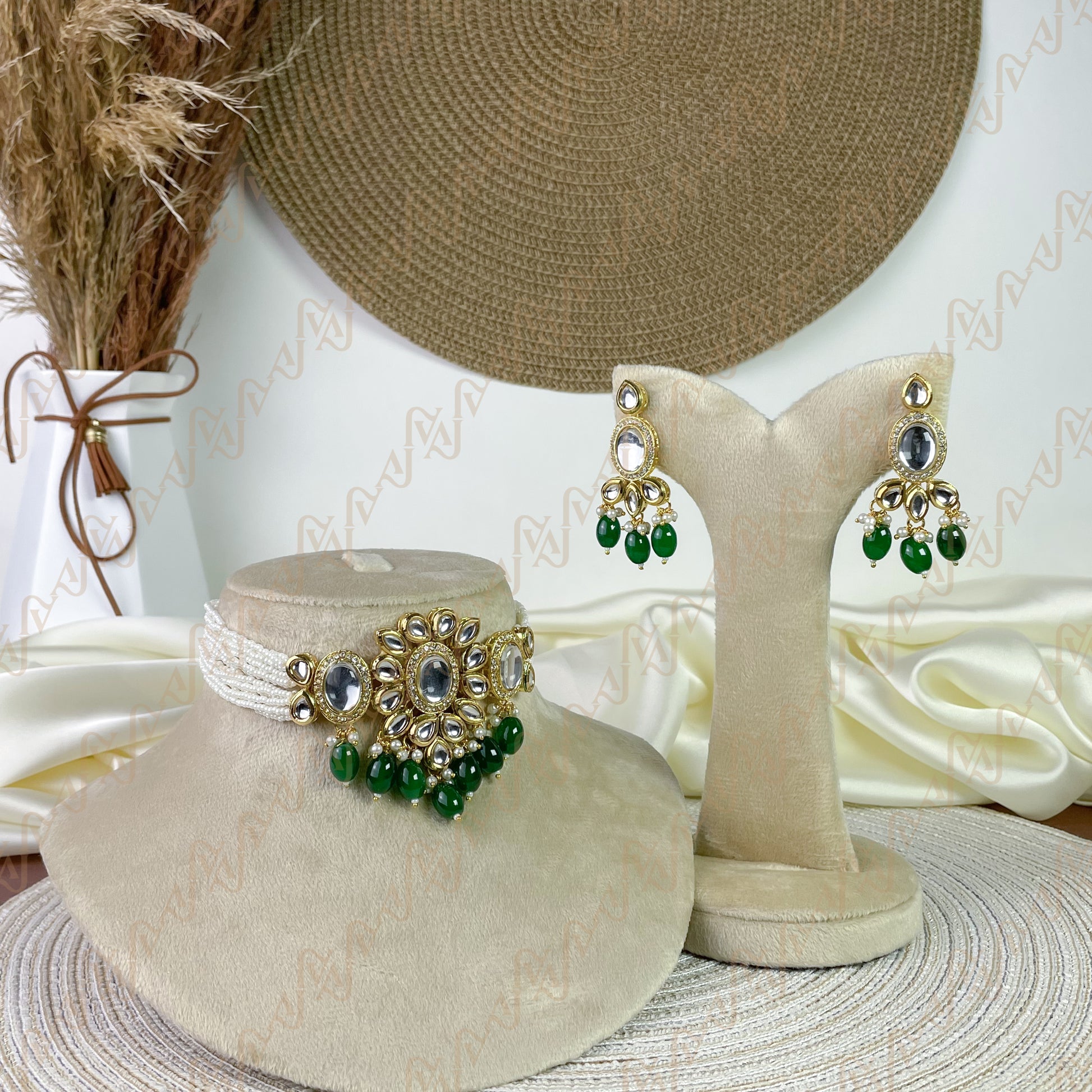 True Elegance Kundan Choker Set