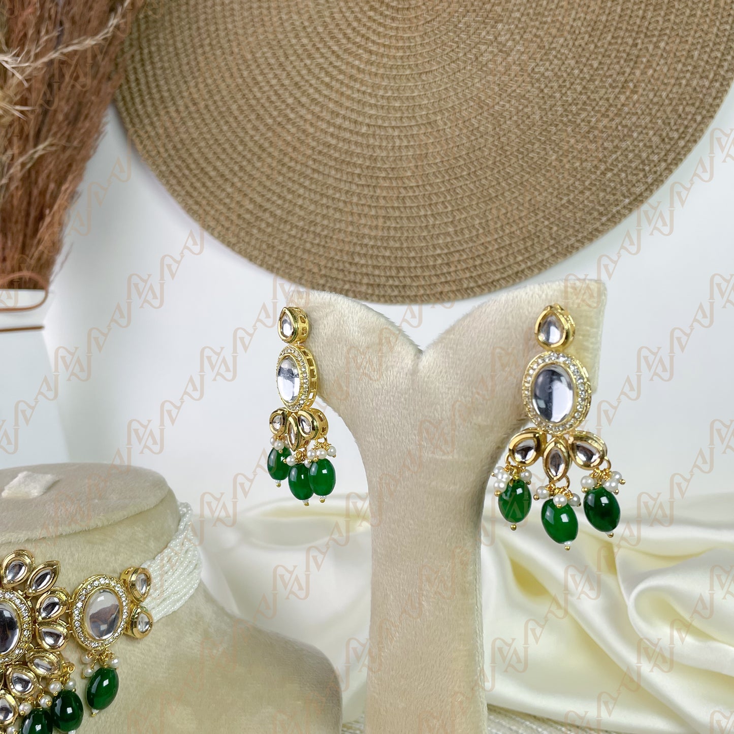 True Elegance Kundan Choker Set