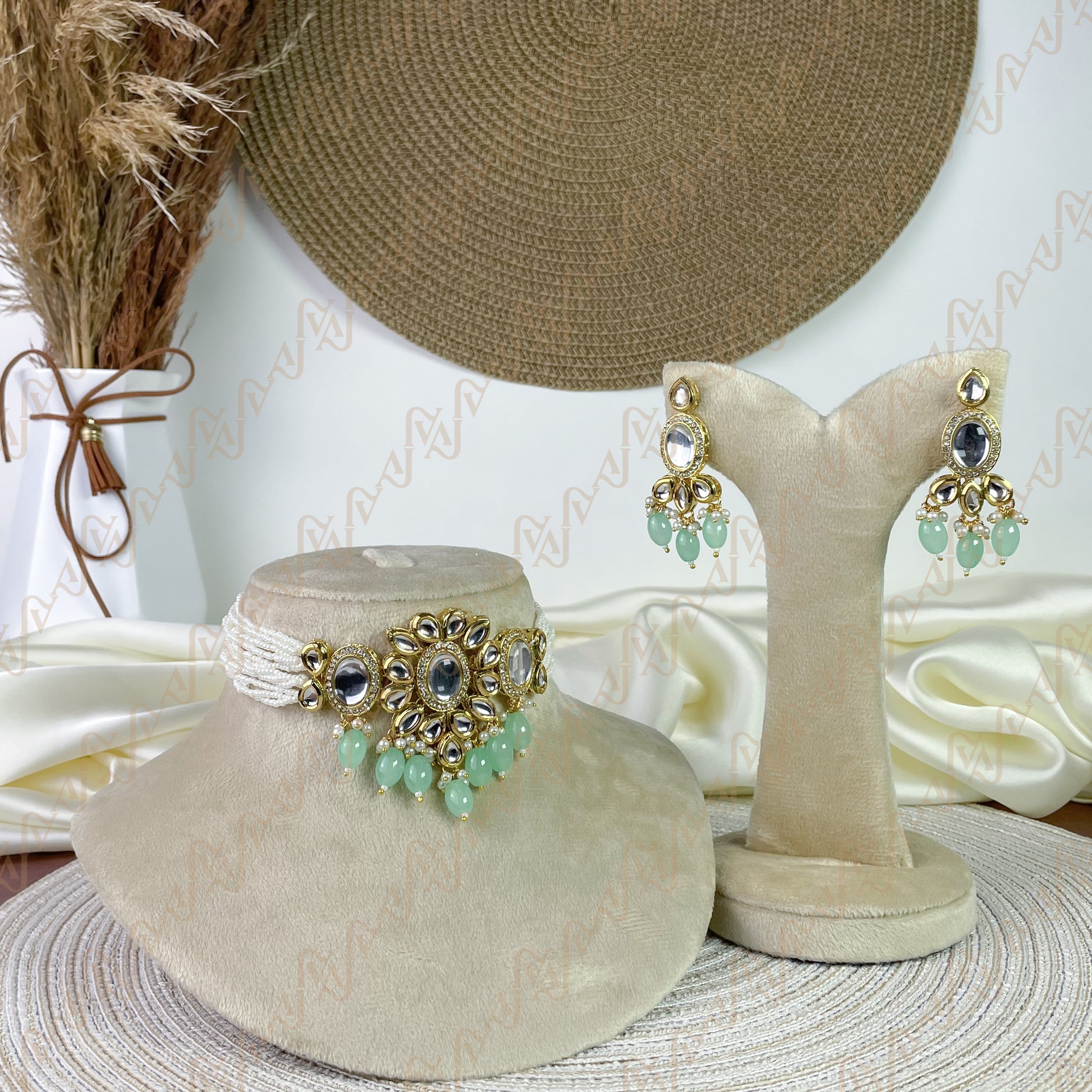 True Elegance Kundan Choker Set