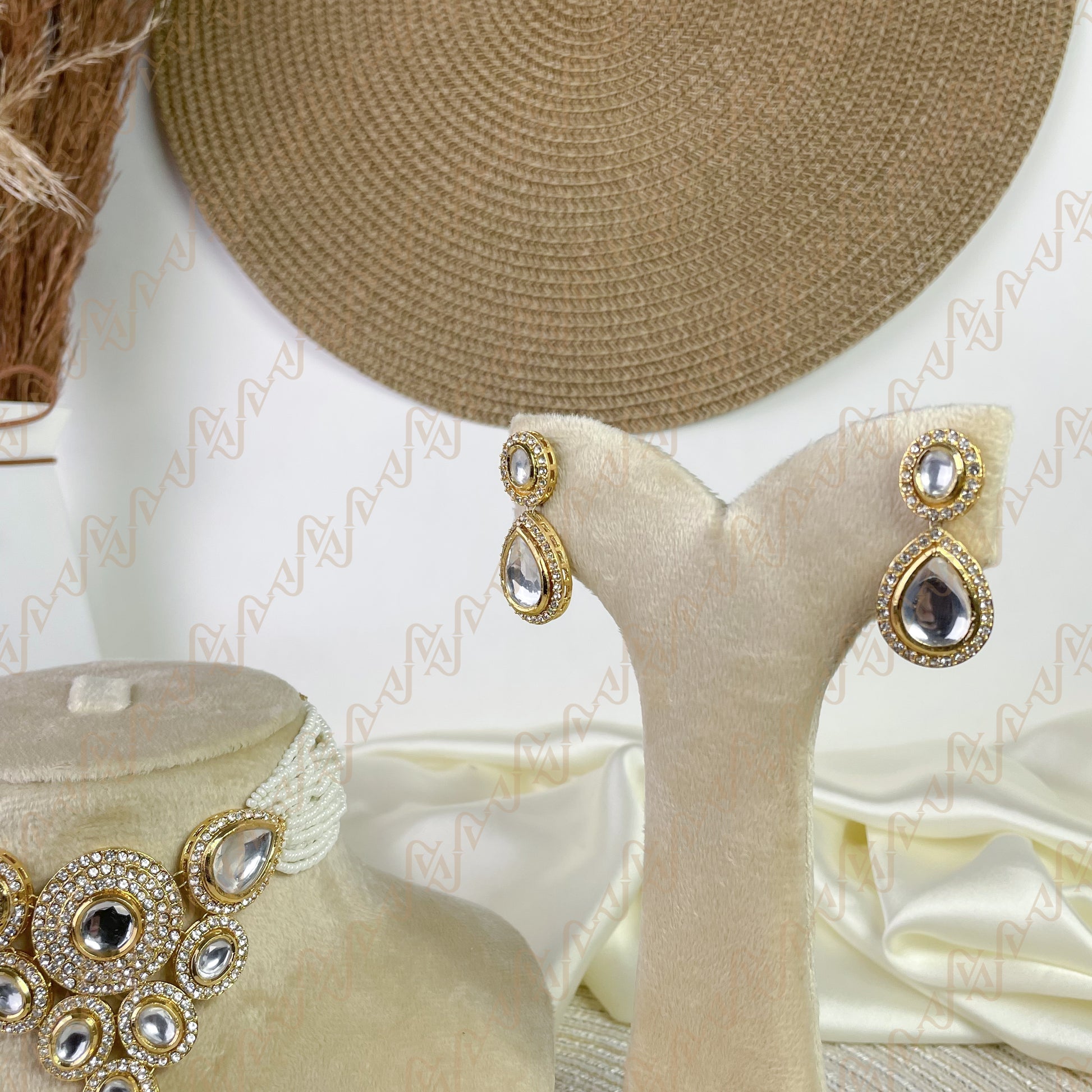 Majestic Gleam Kundan Choker Set