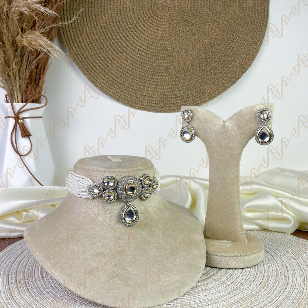 Shimmering Cluster Kundan Choker Set