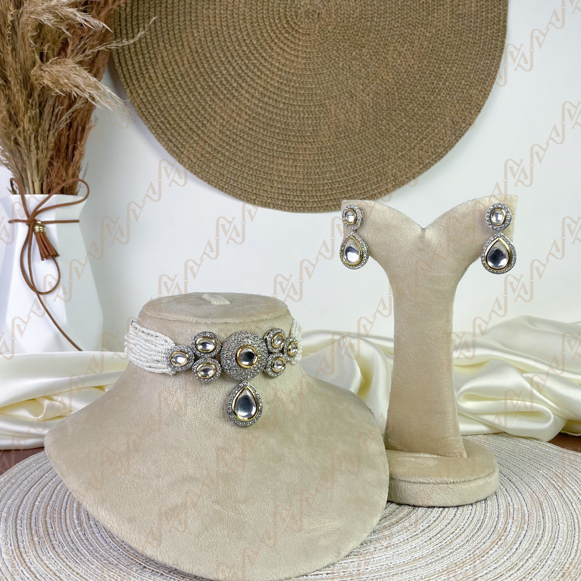 Shimmering Cluster Kundan Choker Set