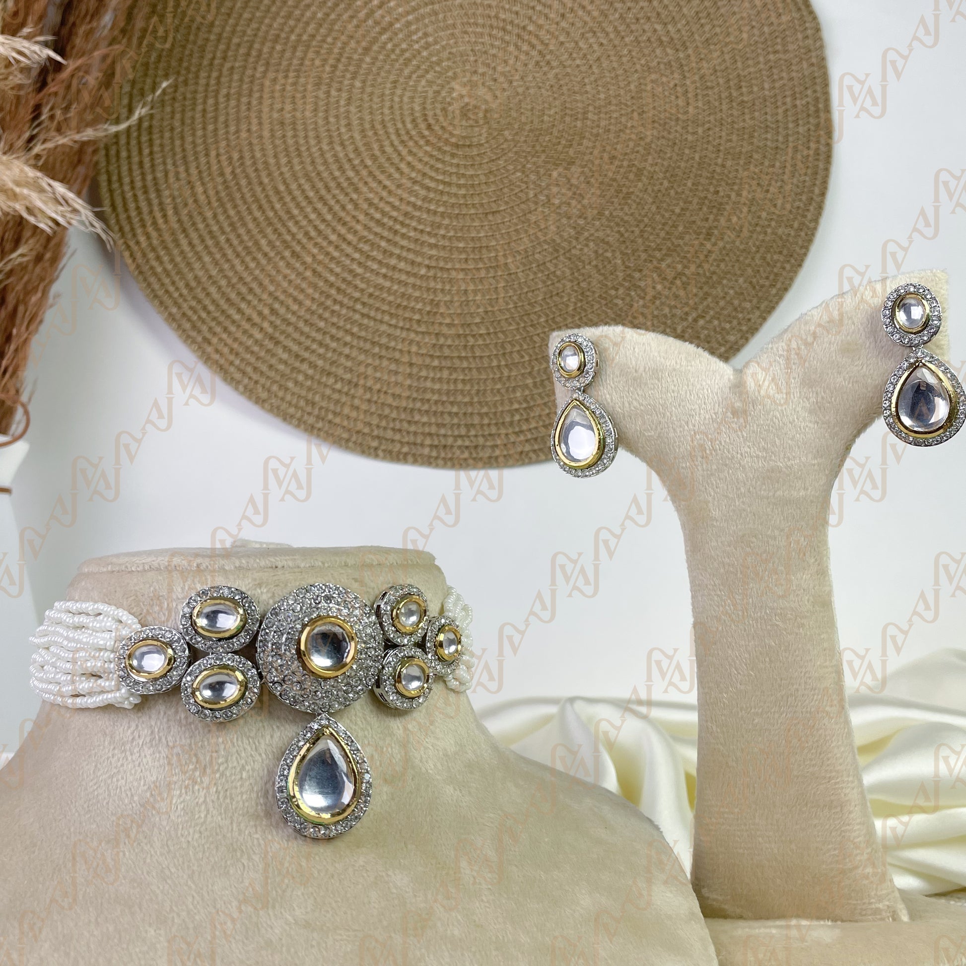 Shimmering Cluster Kundan Choker Set