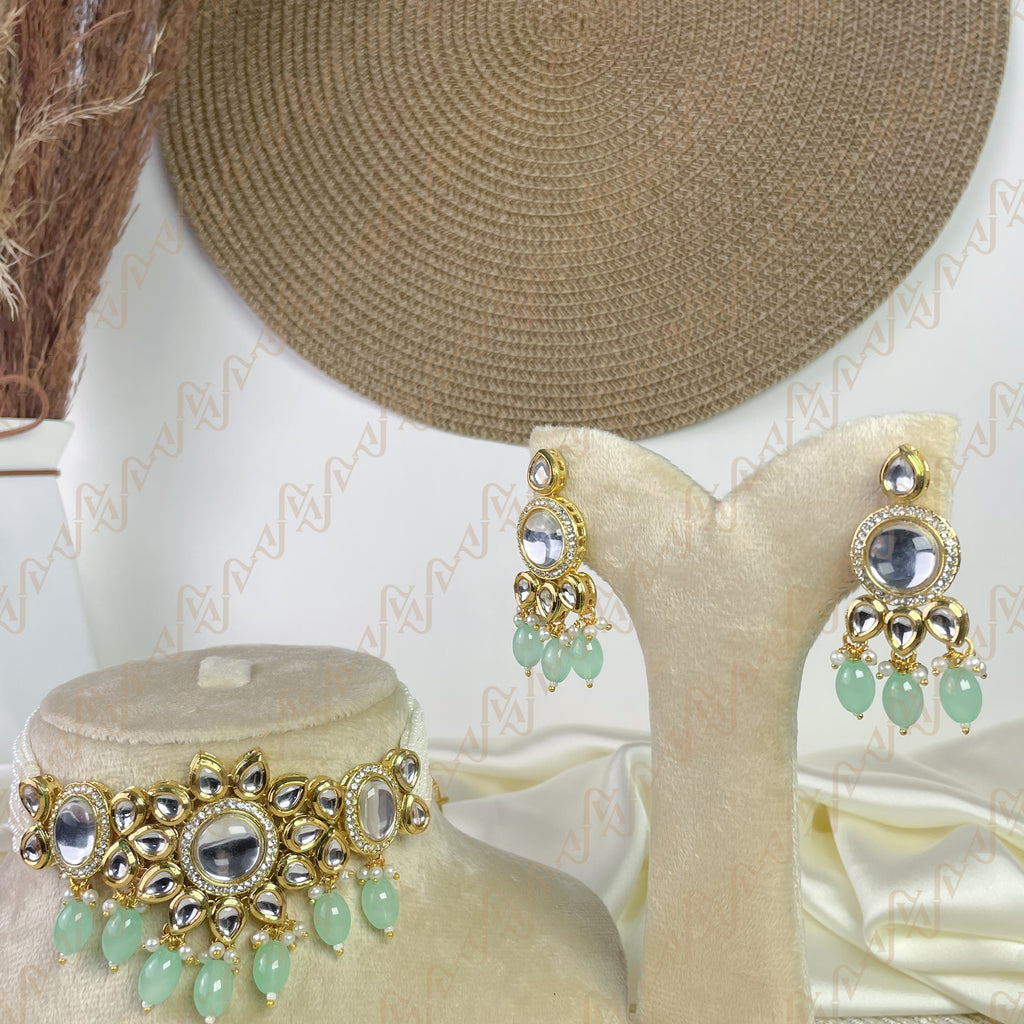 Regal Beauty Kundan Choker Set