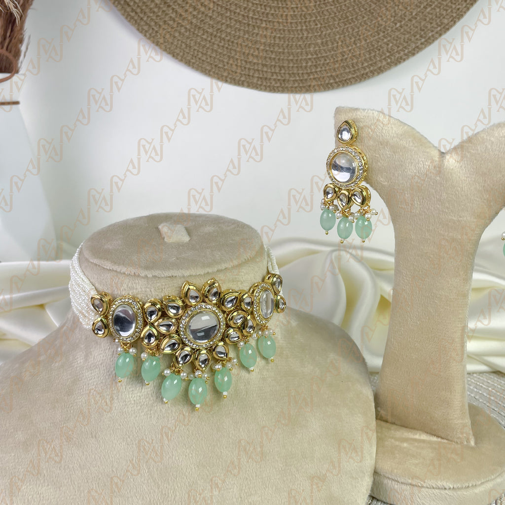 Regal Beauty Kundan Choker Set