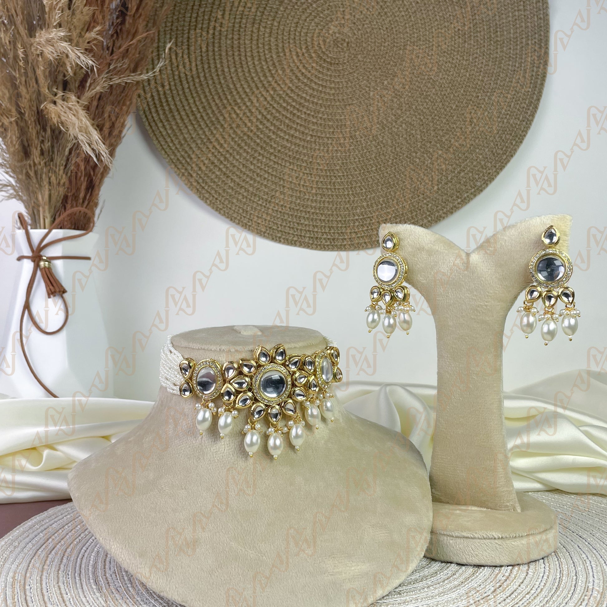 Regal Beauty Kundan Choker Set