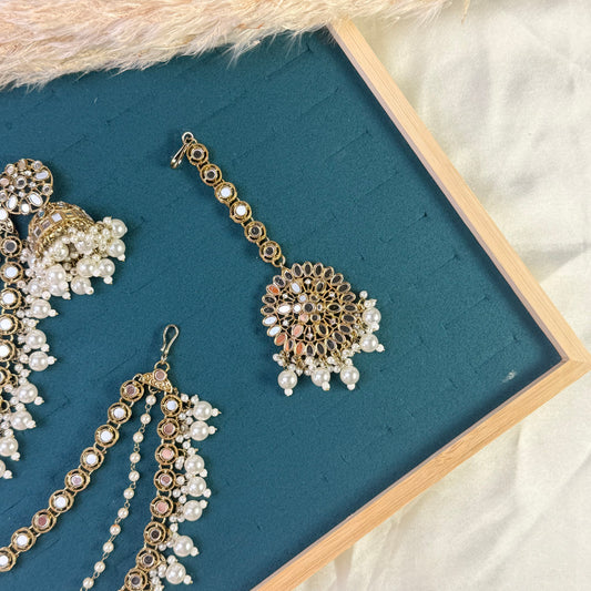 Circular mirror Tikka Sahara Kundan Earrings