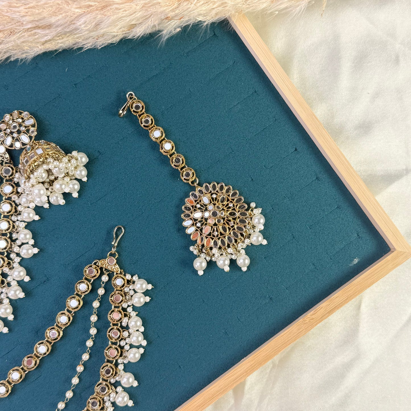 Circular mirror Tikka Sahara Kundan Earrings