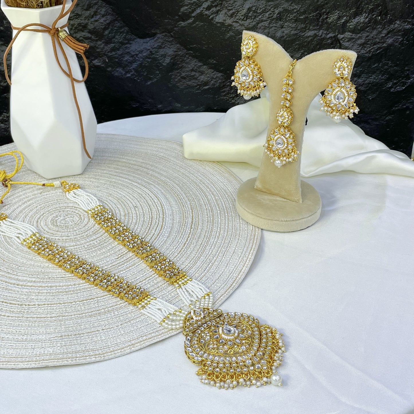 AURORA WHITE KUNDAN MALA