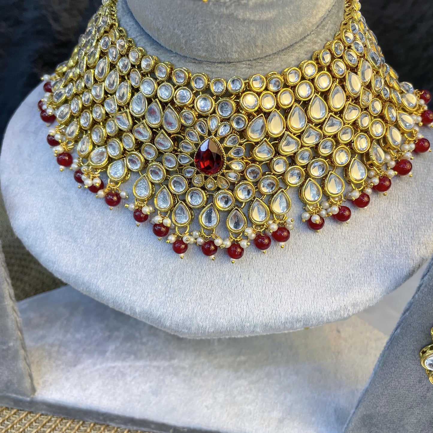 ROYAL LATTICE TEARDROP KUNDAN NECKLACES