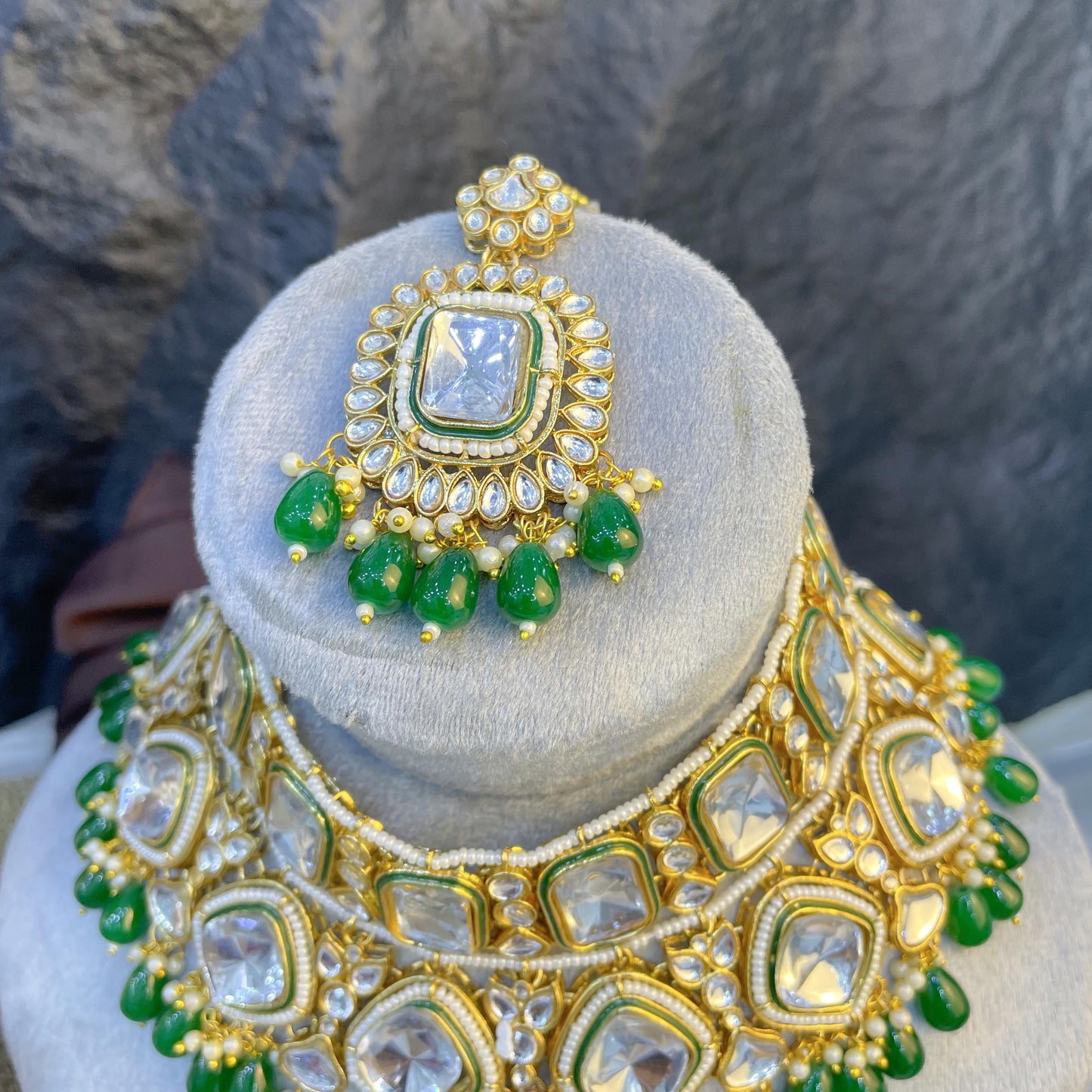 REGAL GEOMETRIC BIB KUNDAN NECKLACES