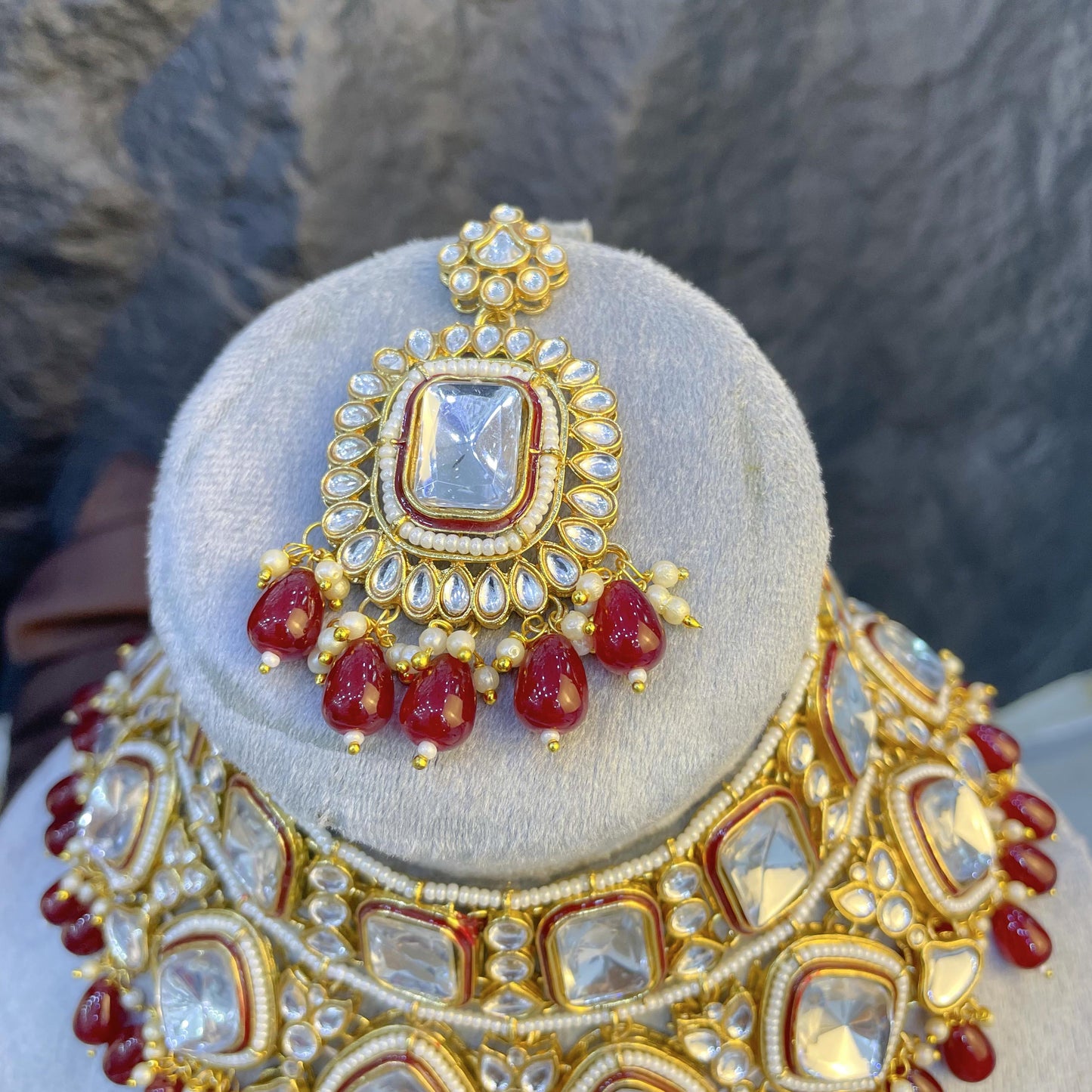 REGAL GEOMETRIC BIB KUNDAN NECKLACES