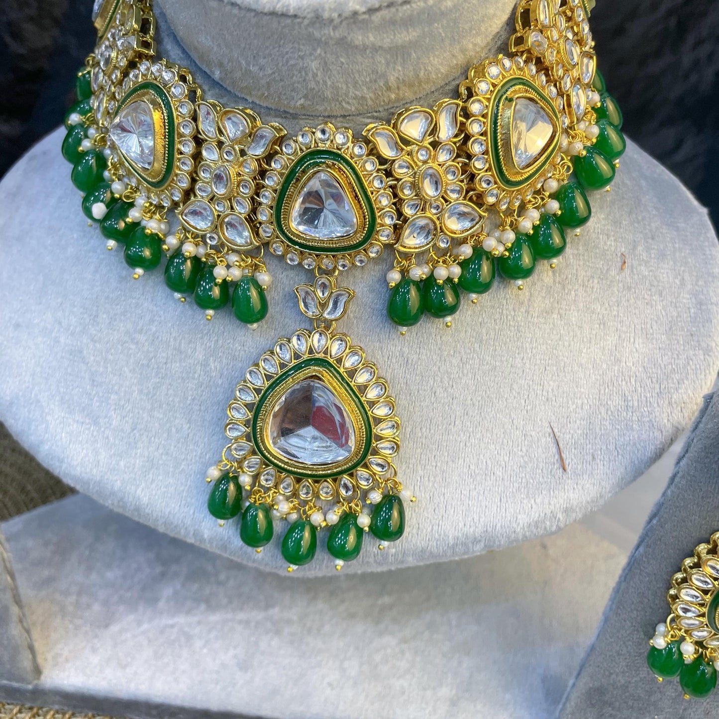 ROYAL TRI-TEARDROP STATEMENT KUNDAN NECKLACES