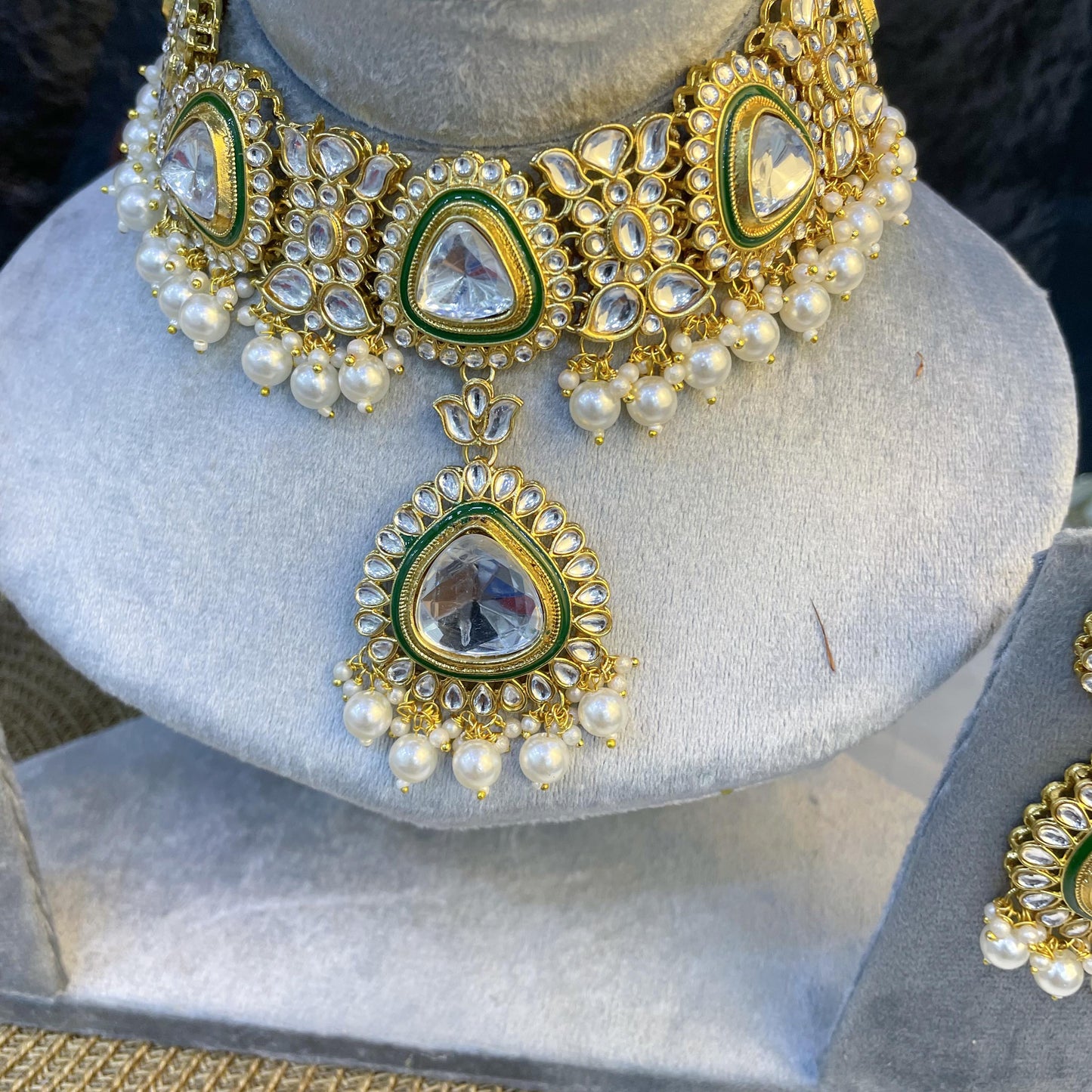 ROYAL TRI-TEARDROP STATEMENT KUNDAN NECKLACES