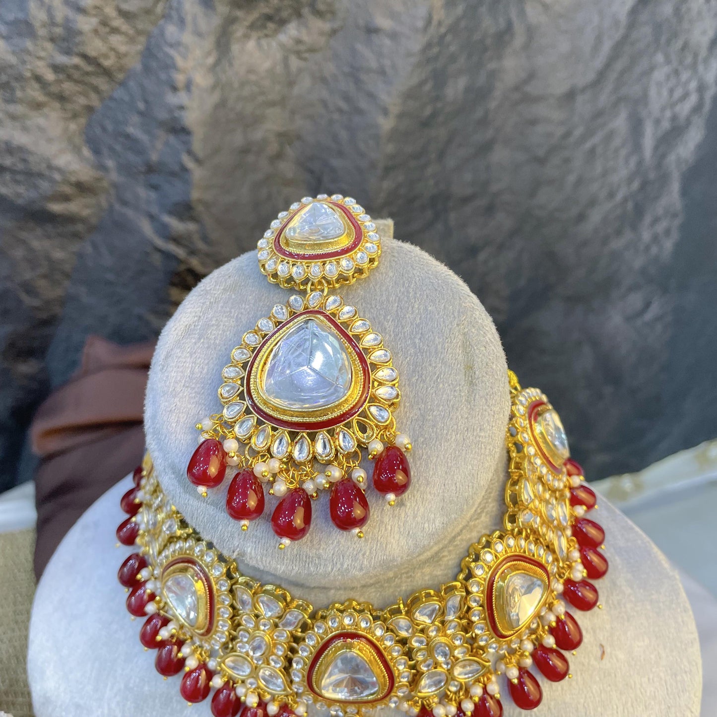 ROYAL TRI-TEARDROP STATEMENT KUNDAN NECKLACES