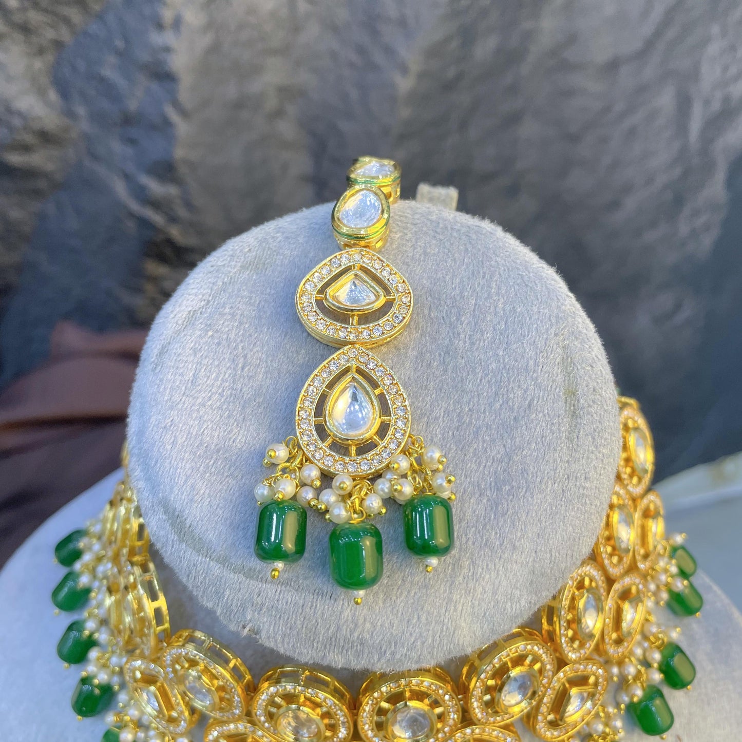 FLORENCE OVAL HALO KUNDAN NECKLACES