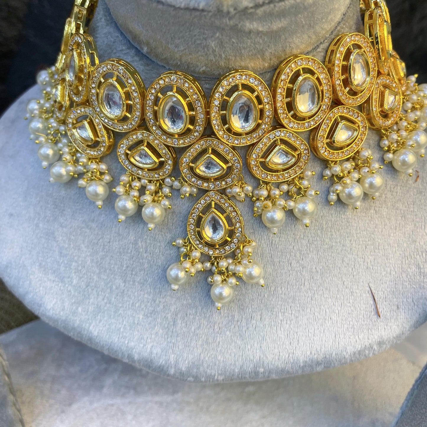 FLORENCE OVAL HALO KUNDAN NECKLACES