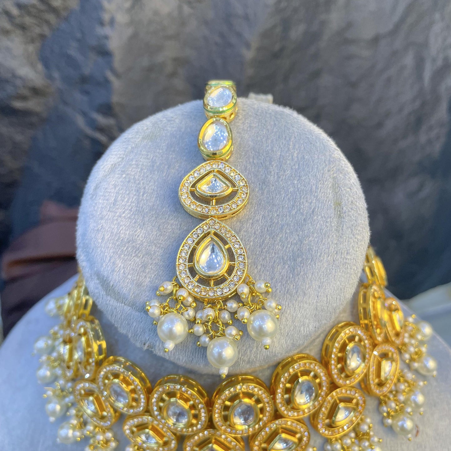 FLORENCE OVAL HALO KUNDAN NECKLACES
