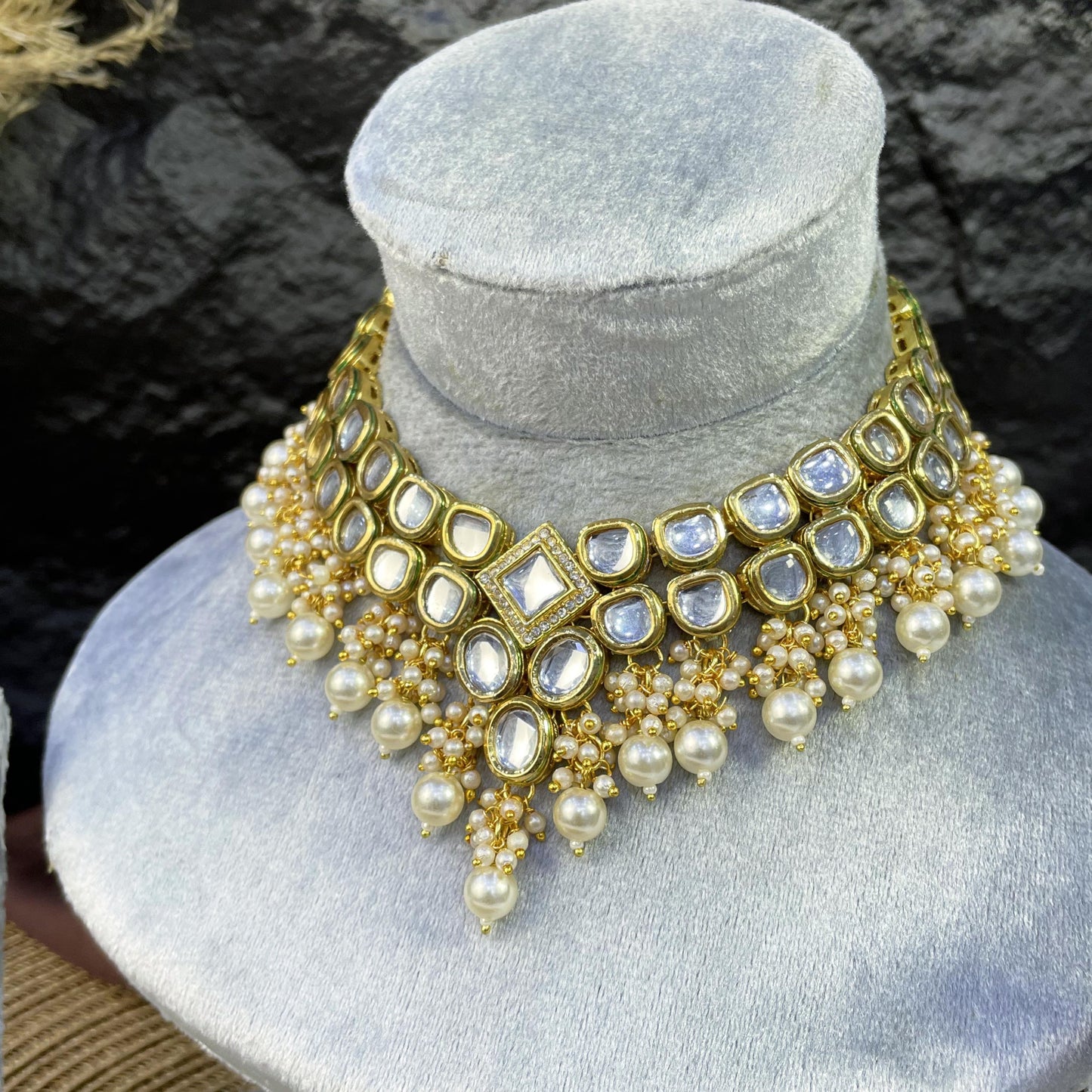 V-SHAPED MAJESTY MEDALLION KUNDAN NECKLACES