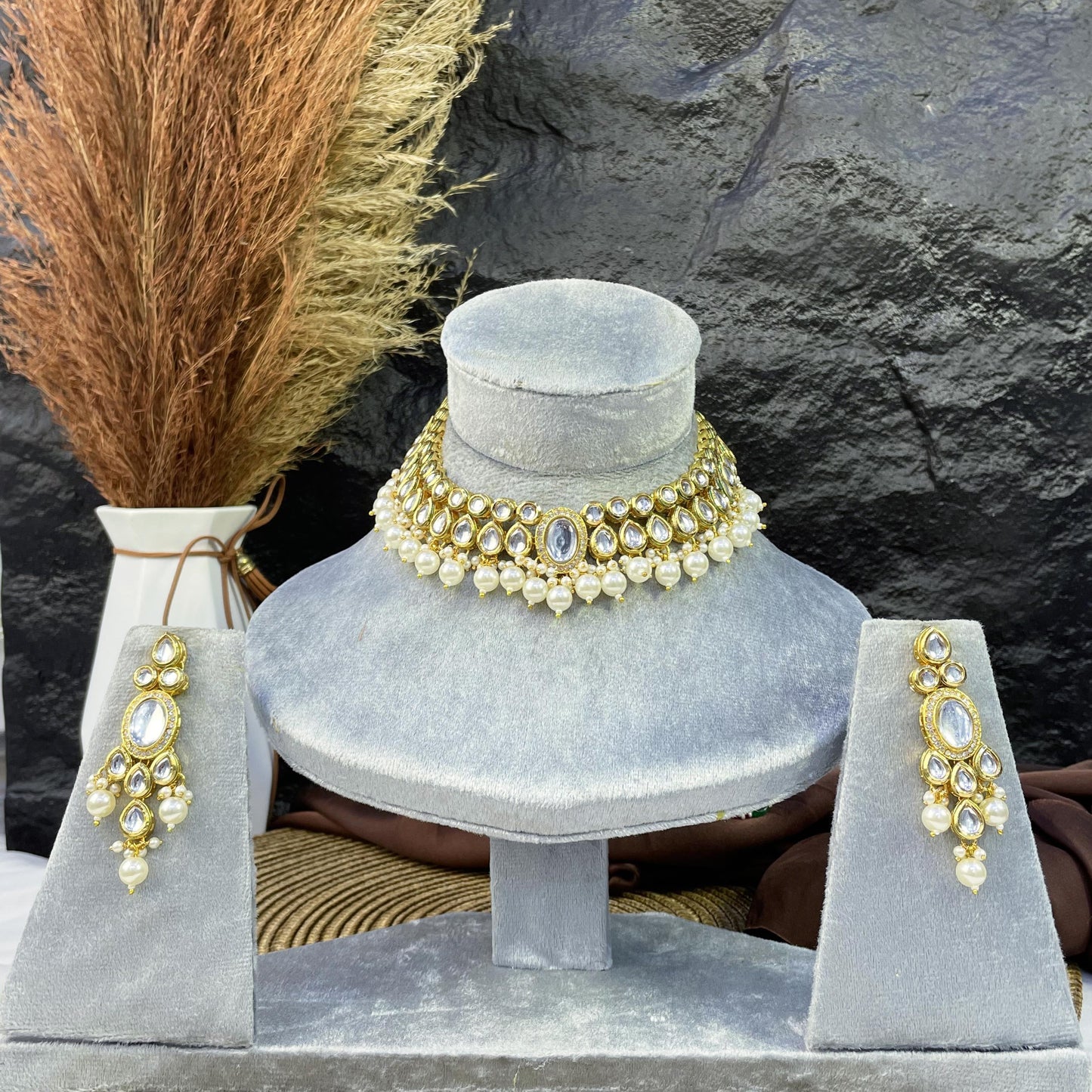 IMPERIAL HALO OVAL KUNDAN NECKLACES