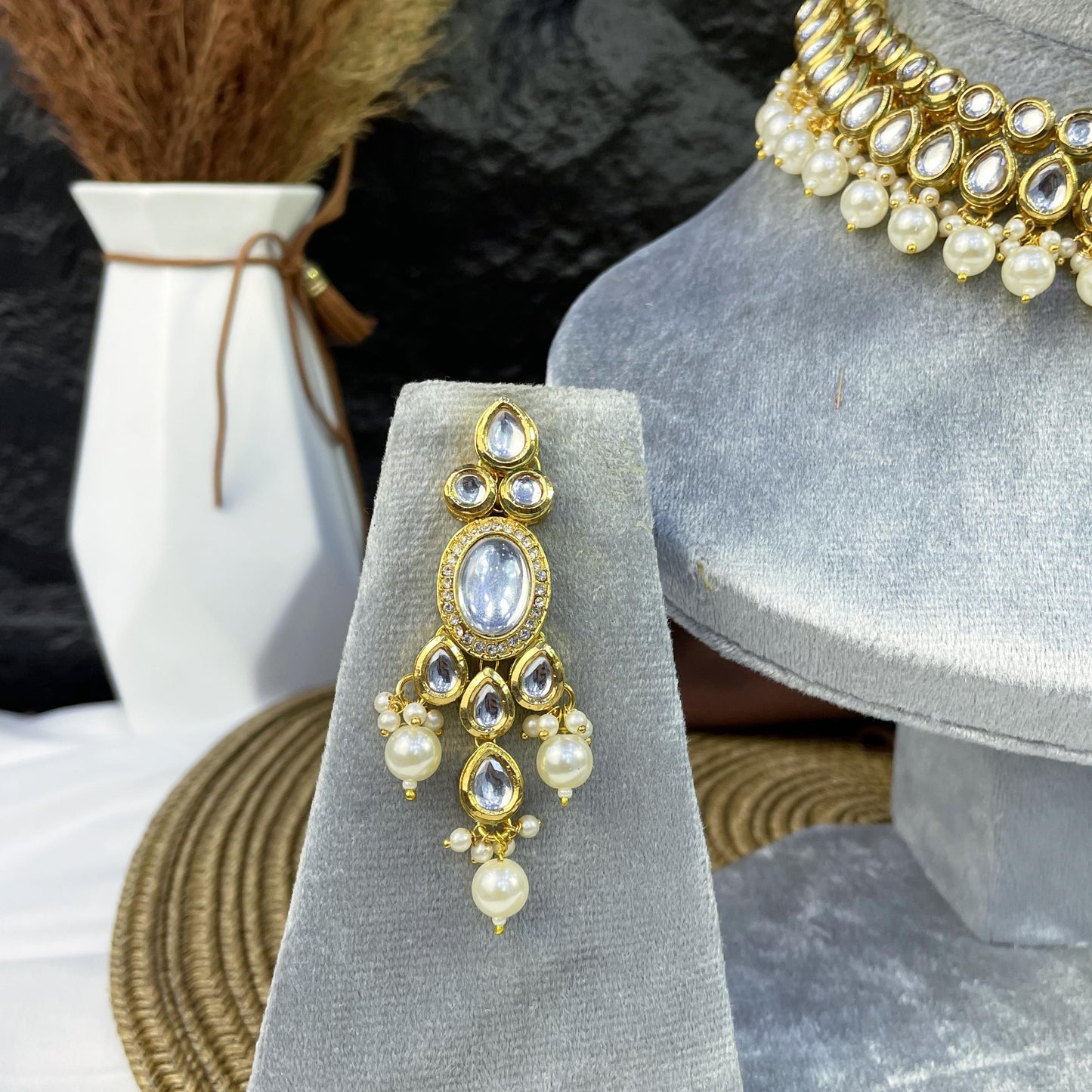IMPERIAL HALO OVAL KUNDAN NECKLACES