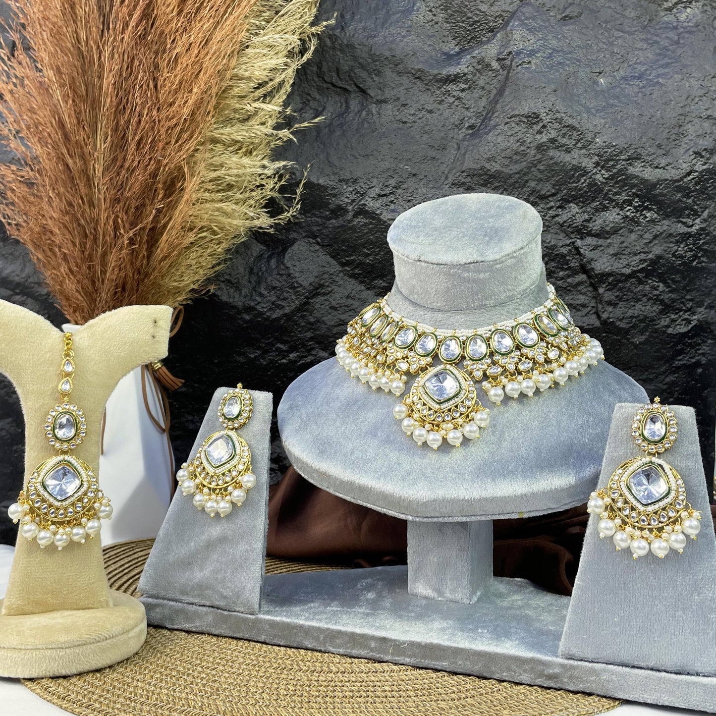 RAJWARI HALO MEDALLION KUNDAN NECKLACES