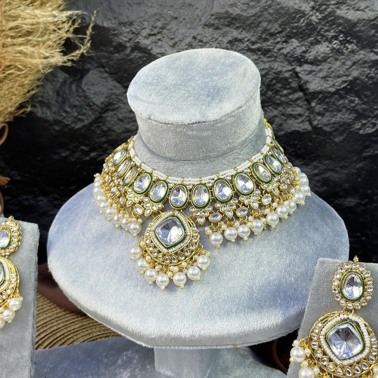 RAJWARI HALO MEDALLION KUNDAN NECKLACES