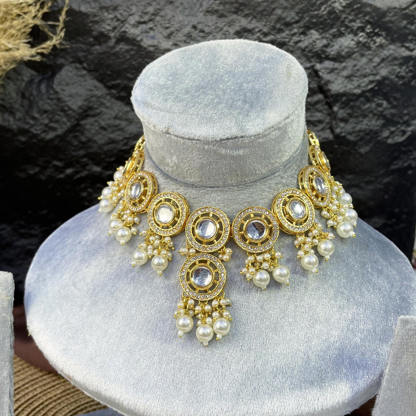 ROYAL CIRCLET MEDALLION KUNDAN NECKLACES