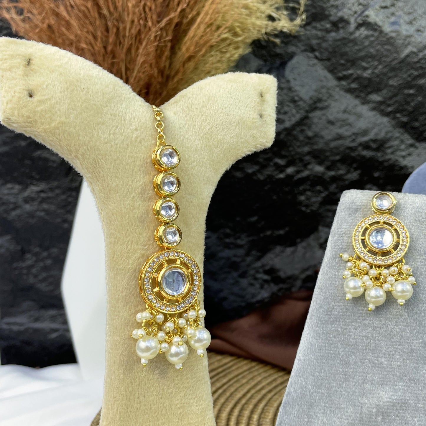 ROYAL CIRCLET MEDALLION KUNDAN NECKLACES