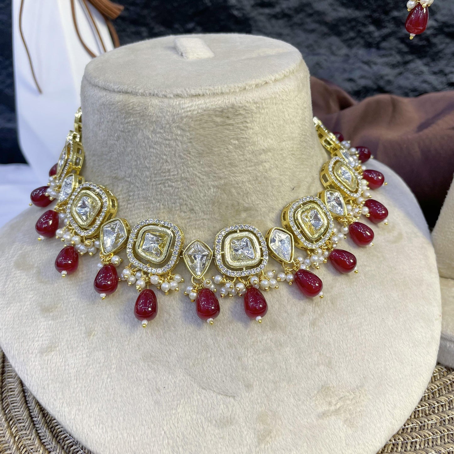 REGAL PEBBLE-CUT FILIGREE KUNDAN NECKLACES