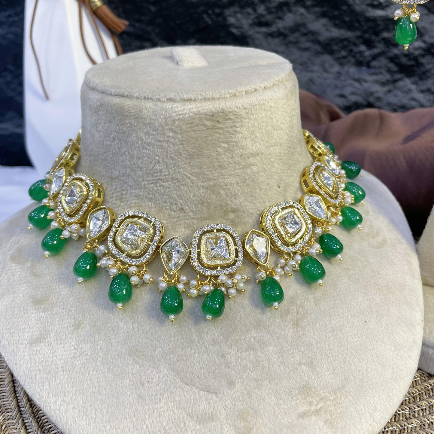 REGAL PEBBLE-CUT FILIGREE KUNDAN NECKLACES