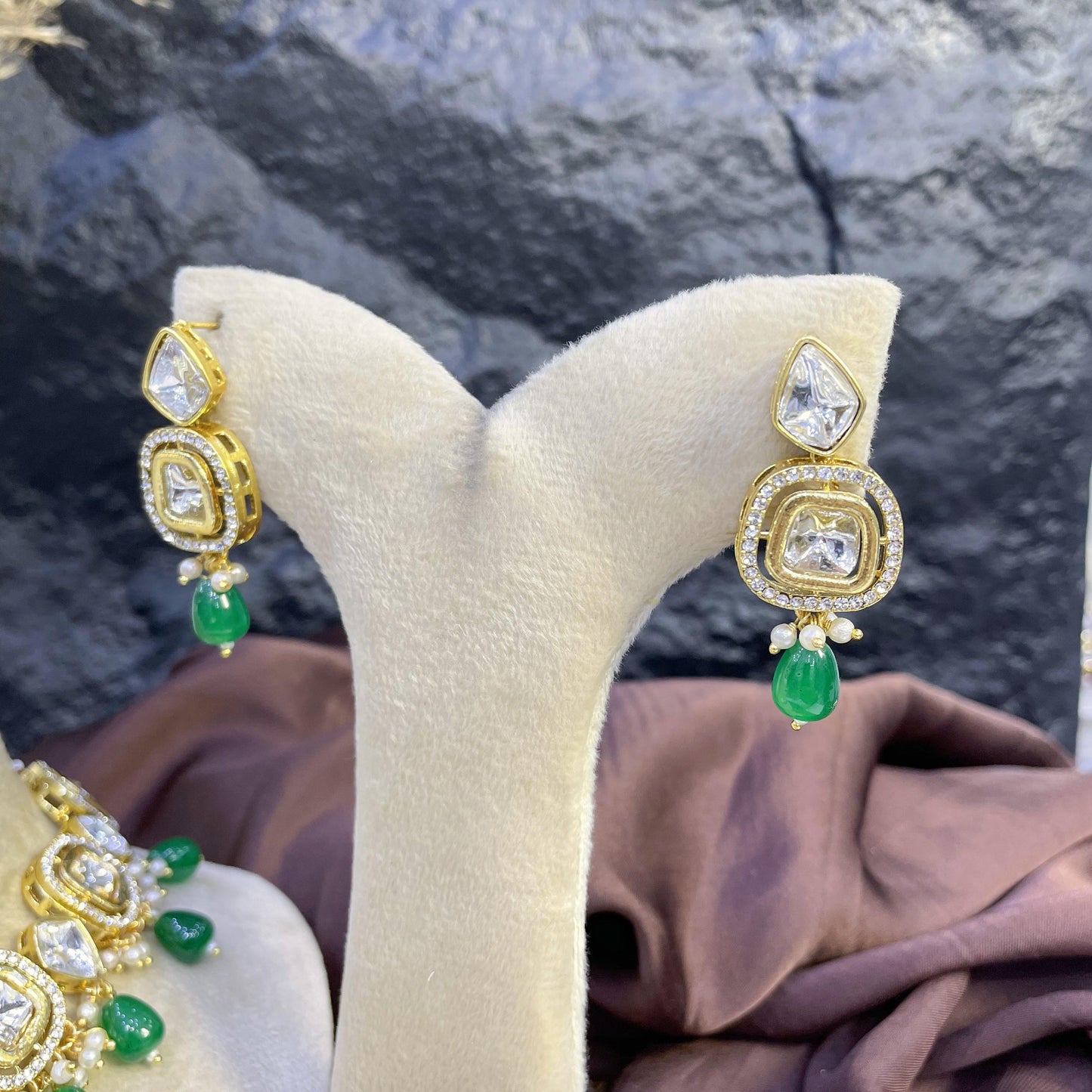REGAL PEBBLE-CUT FILIGREE KUNDAN NECKLACES