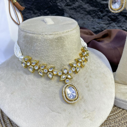 GEOMETRIC BIB KUNDAN NECKLACES